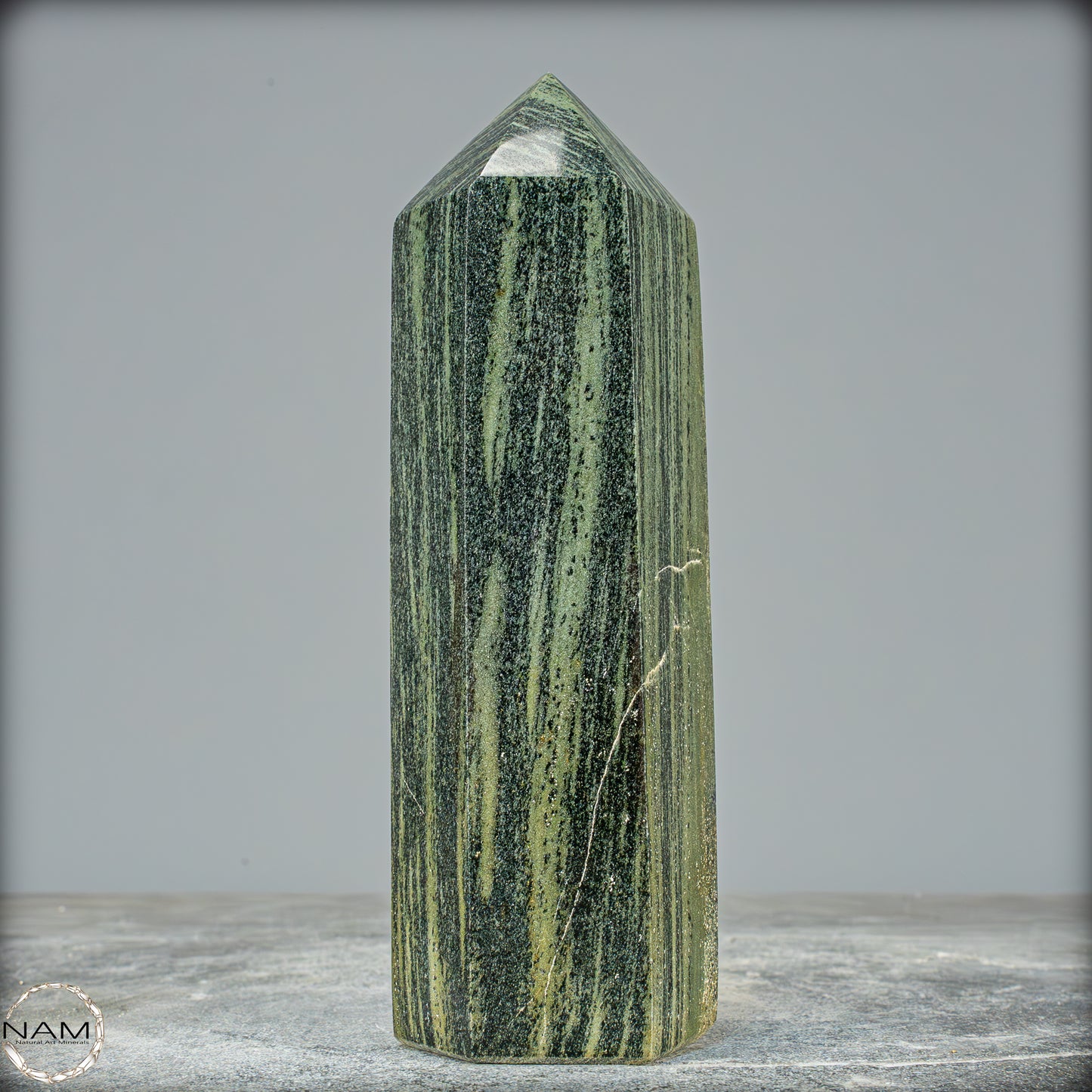 Gebänderter Kambaba-Jaspis Obelisk - 798,02g
