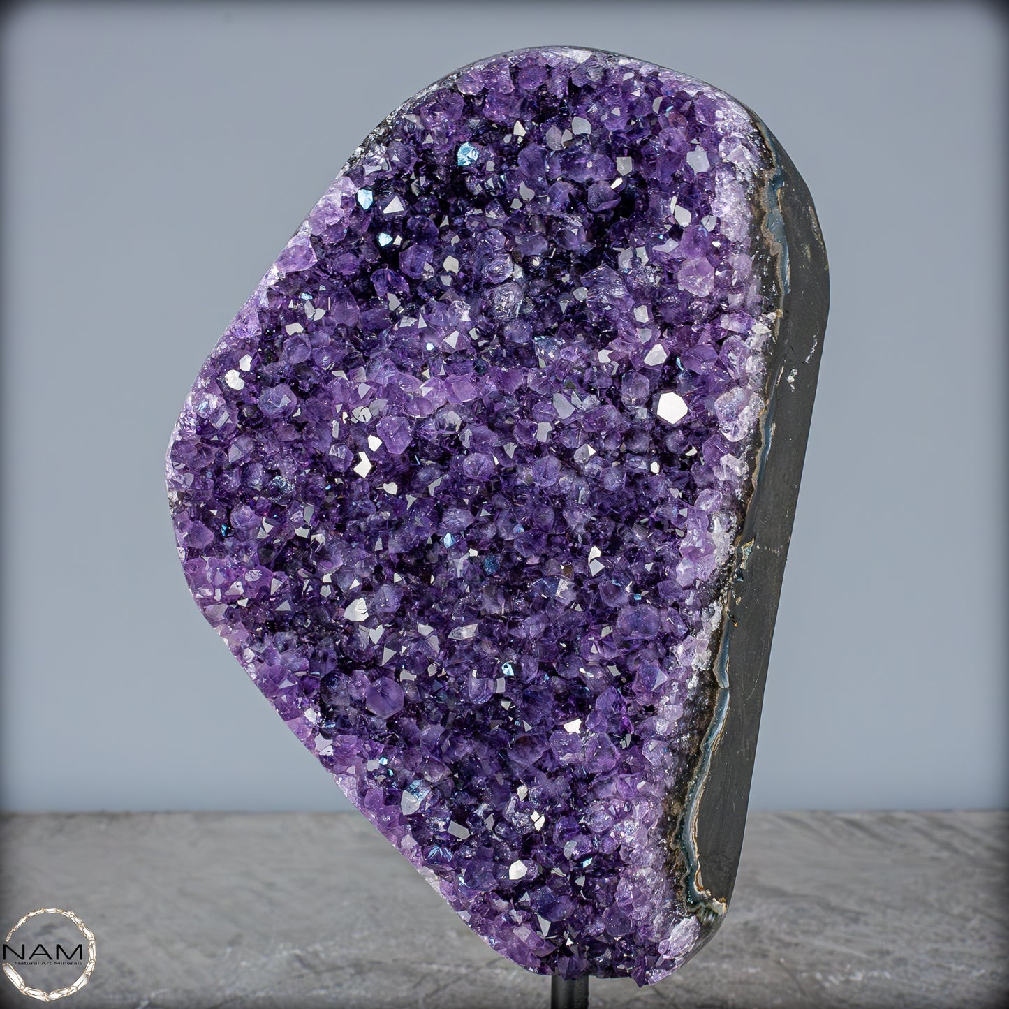 Natürliche Amethyst-Kristalle/Druse auf Ständer - 2213,94g
