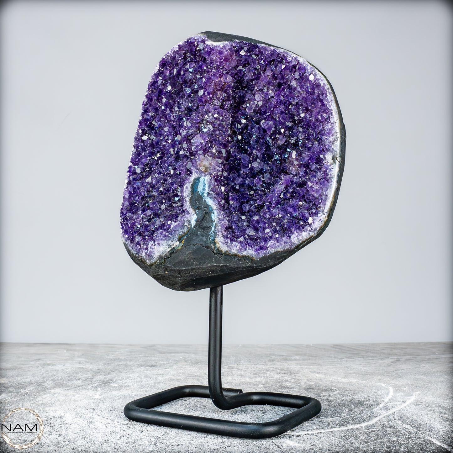 Natürliche Amethyst-Kristalle/Druse auf Ständer - 2276,64g