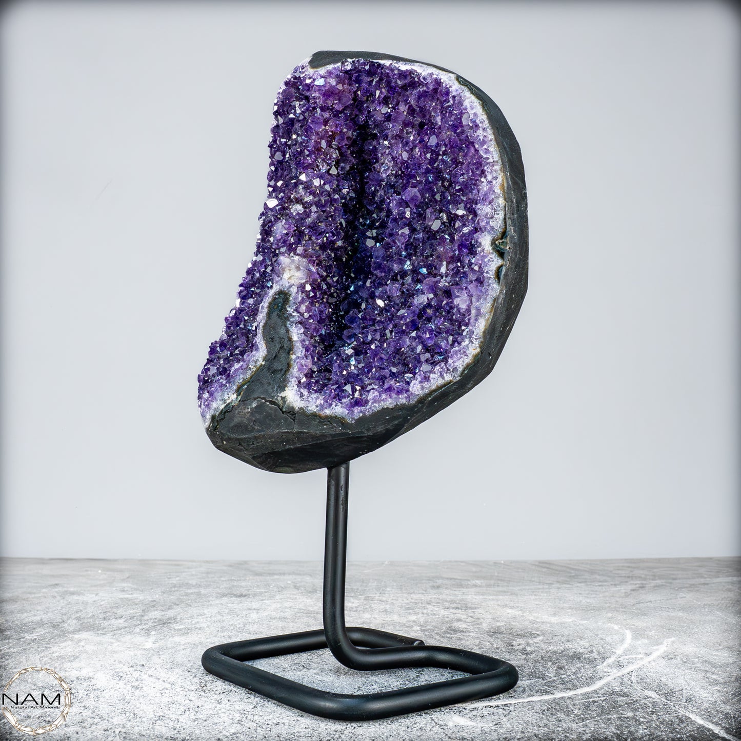 Natürliche Amethyst-Kristalle/Druse auf Ständer - 2276,64g