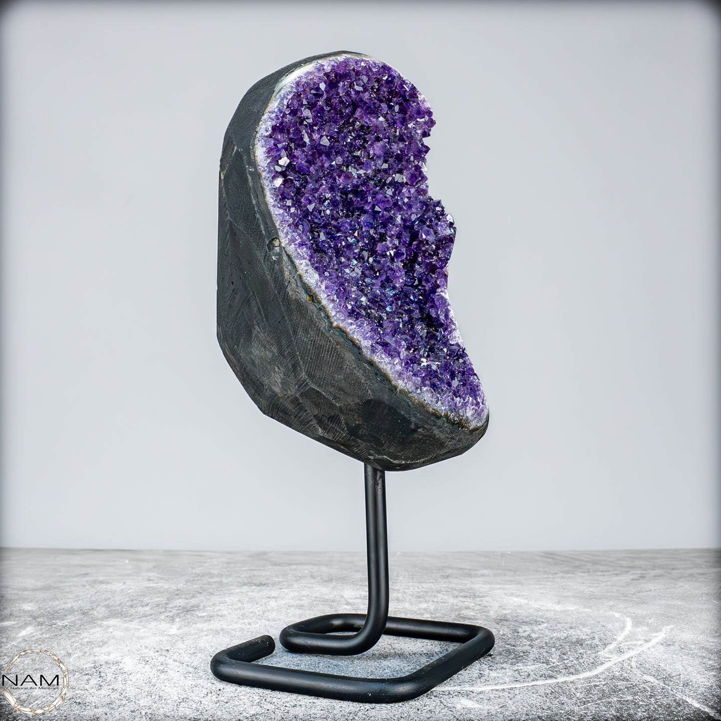 Natürliche Amethyst-Kristalle/Druse auf Ständer - 2276,64g