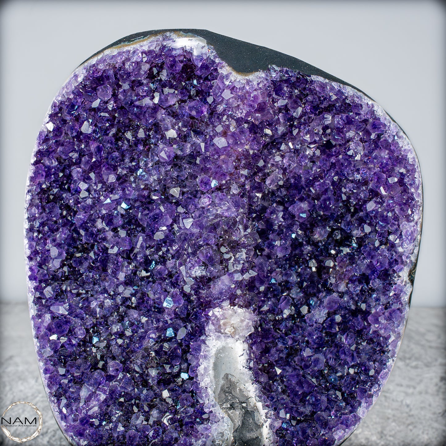Natürliche Amethyst-Kristalle/Druse auf Ständer - 2276,64g