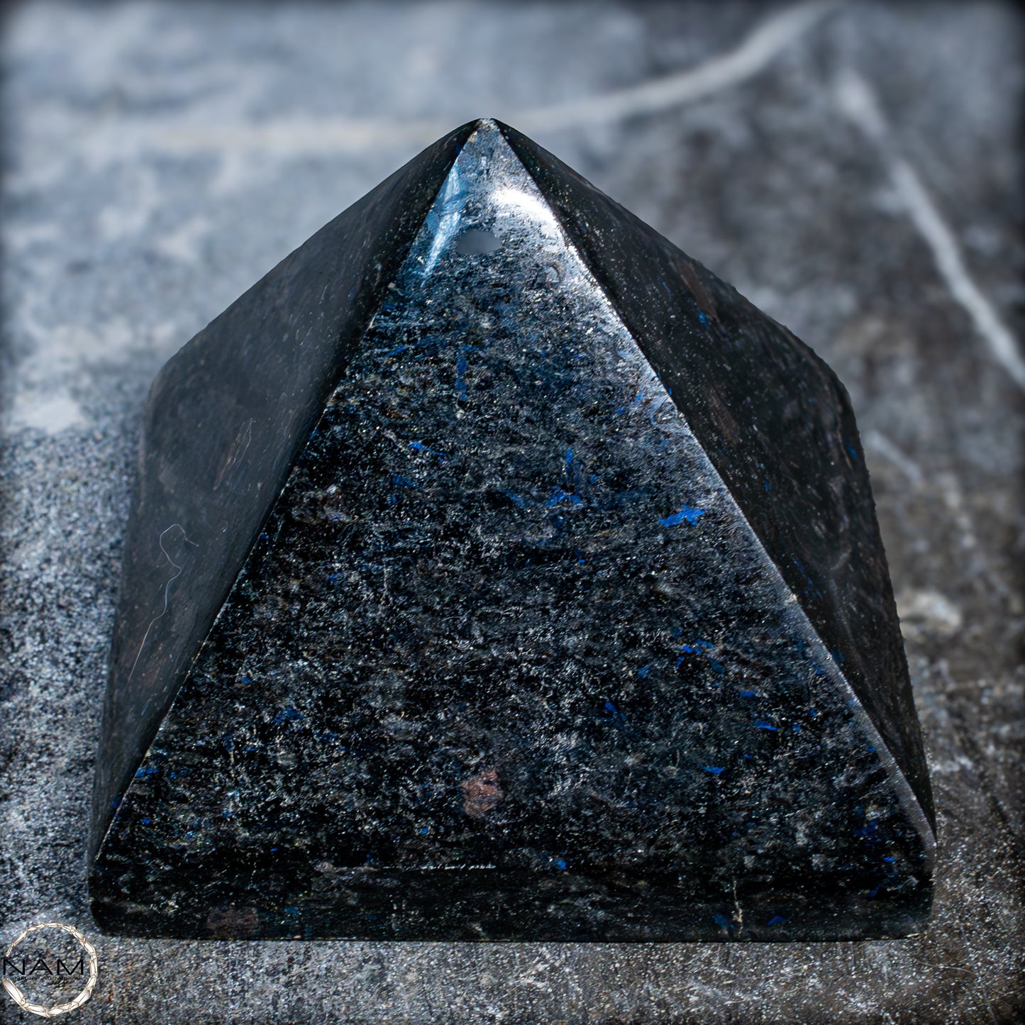 Natürliche Arfvedsonit und Granat-Kristall Pyramide, sehr selten - 716,82g