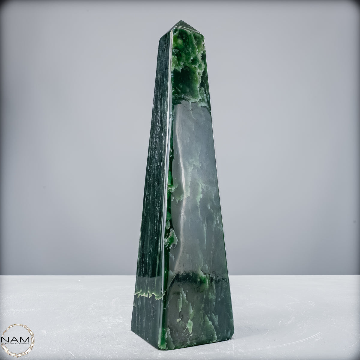 Natürliche Jade-Nephrit Obelisk aus Burma - 1800,66 g