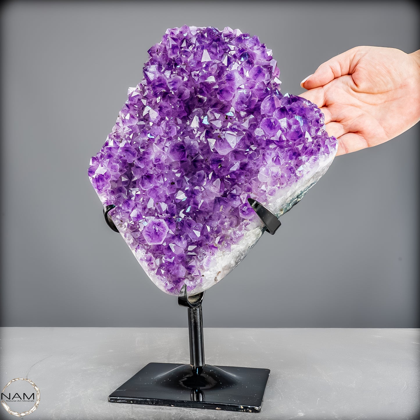 Natürliche Amethyst-Kristalle/Druse auf Ständer - 6304,18g