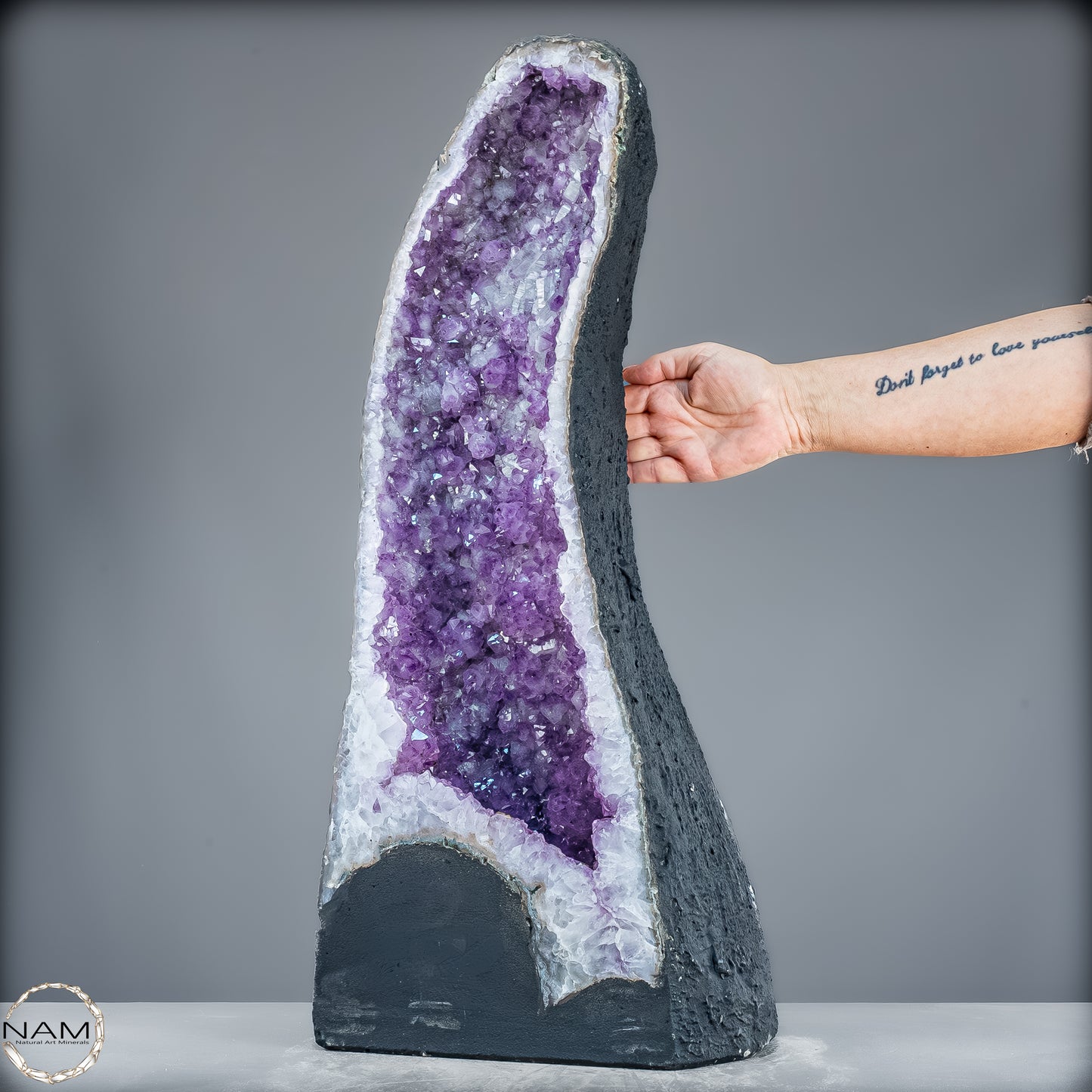 Natürliche Intensive Amethyst-Achat-Kristall Kathedrale/Druse - 26507,19g