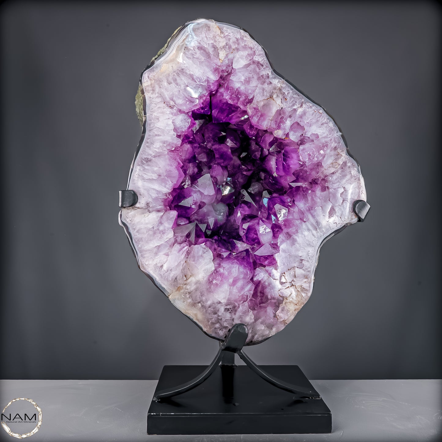 Seltene Natürliche Amethyst-Druse auf Ständer aus Bolivien – 88 kg