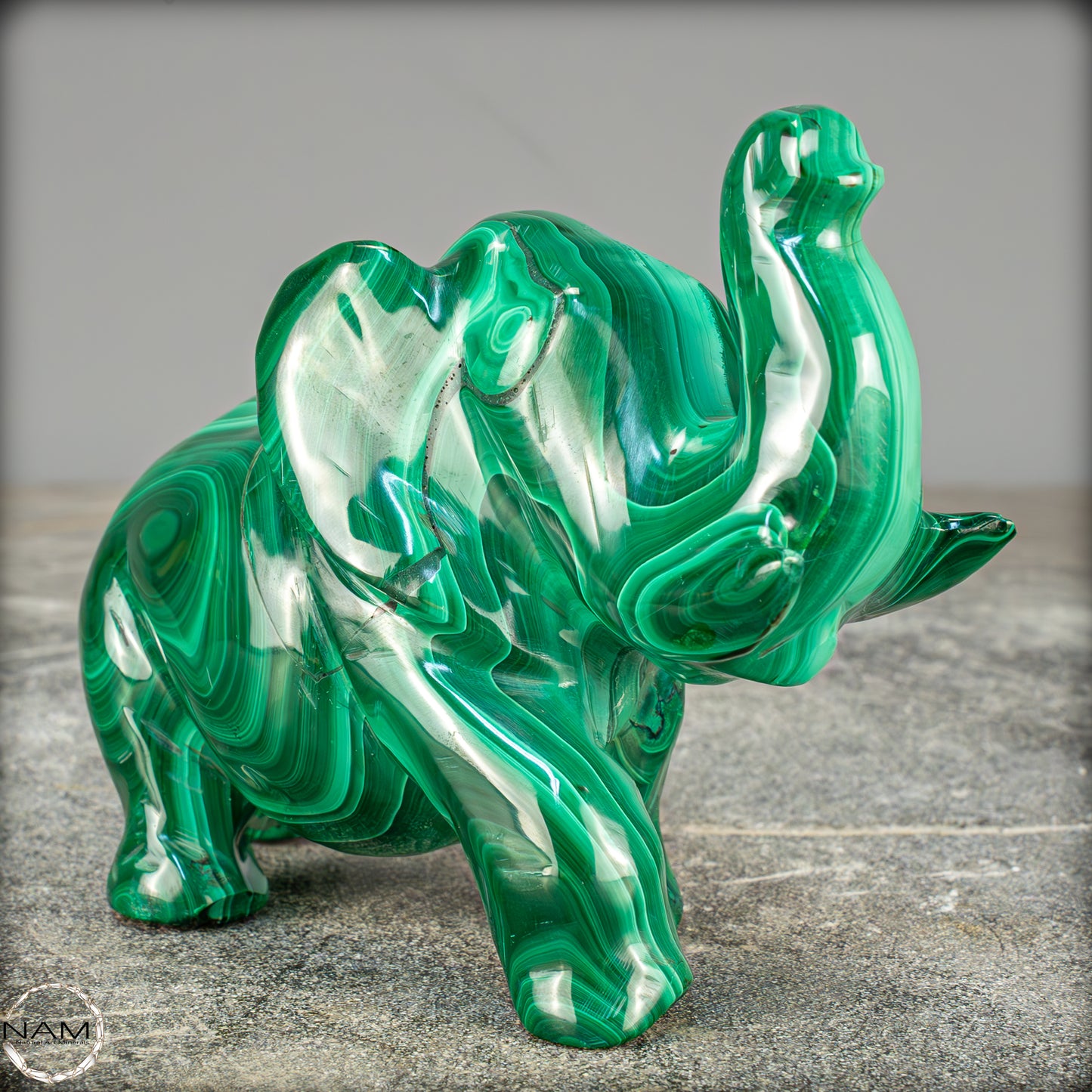 Sehr alte Malachit Skulptur Elefant, Kongo - 692,69g