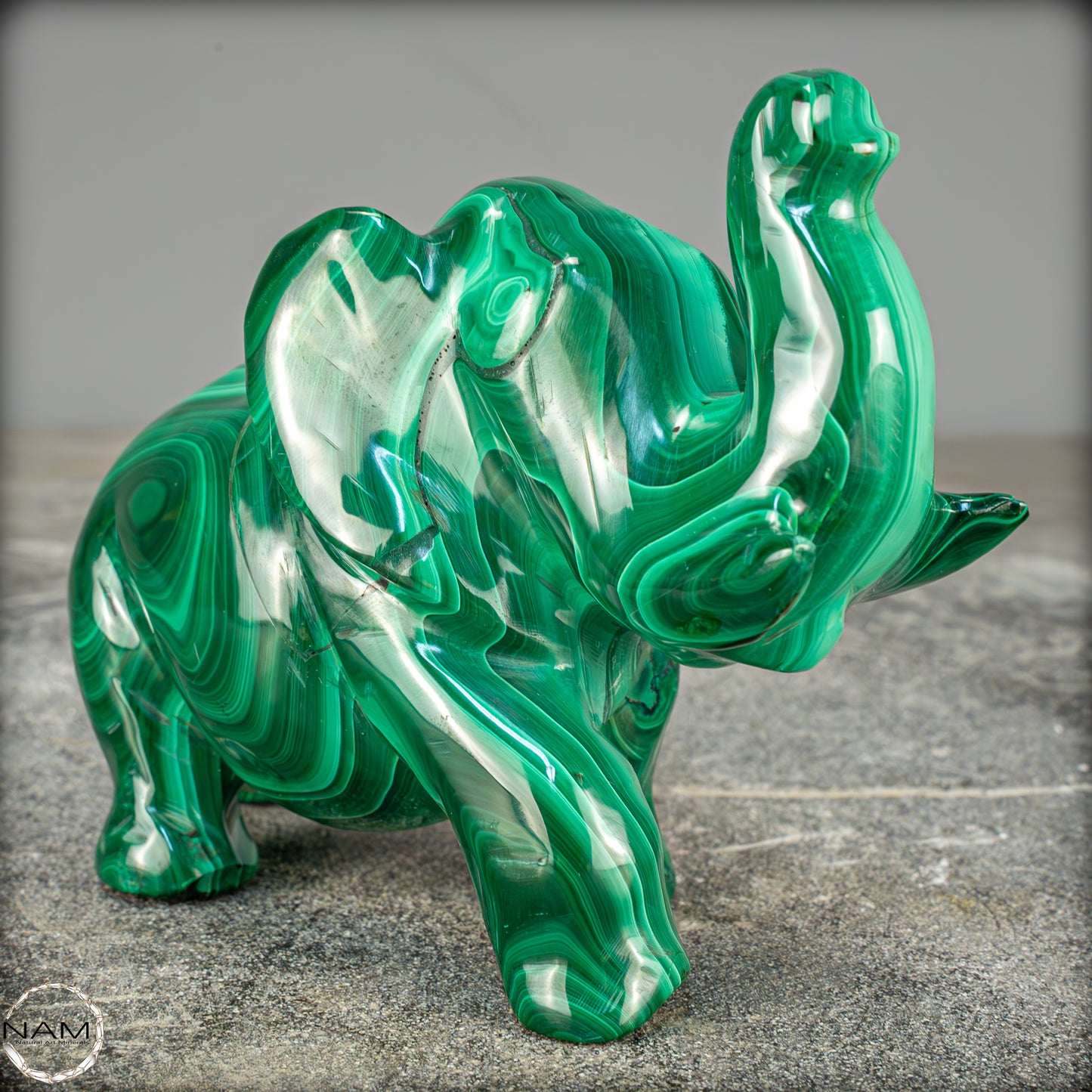 Sehr alte Malachit Skulptur Elefant, Kongo - 692,69g