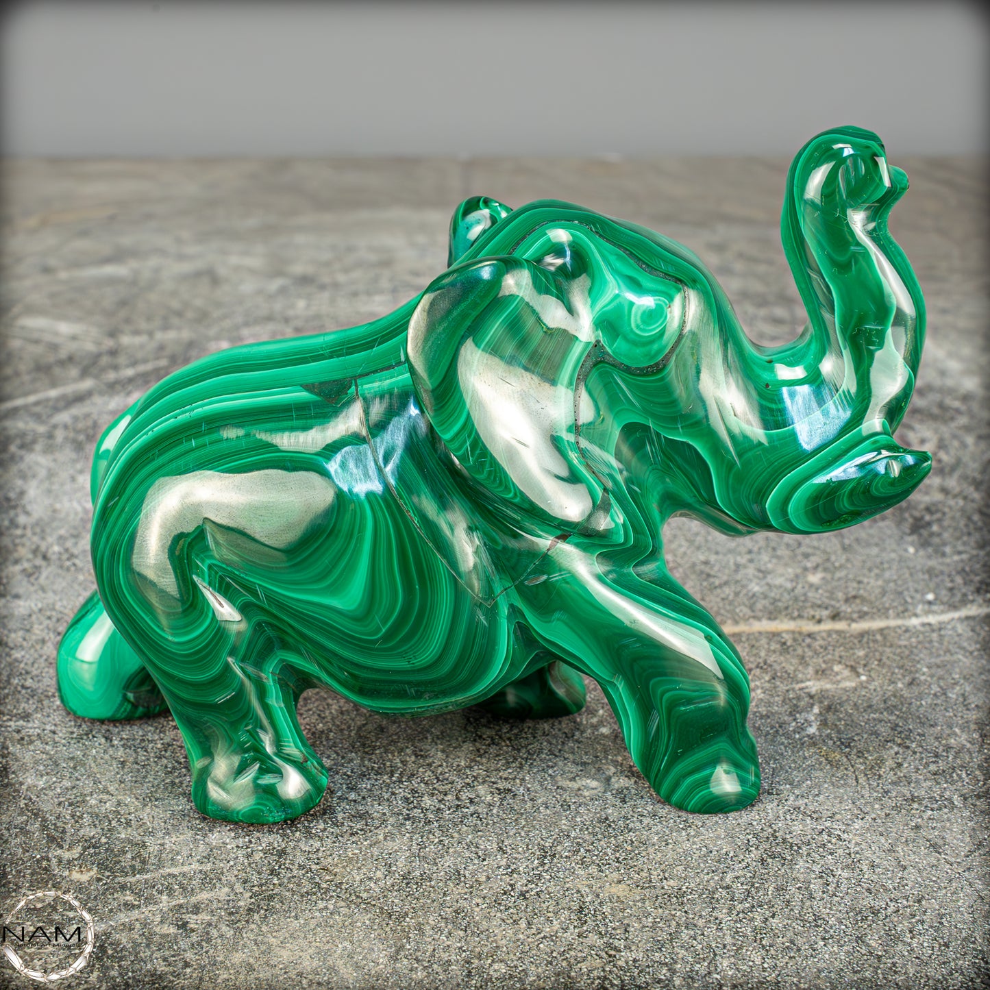 Sehr alte Malachit Skulptur Elefant, Kongo - 692,69g