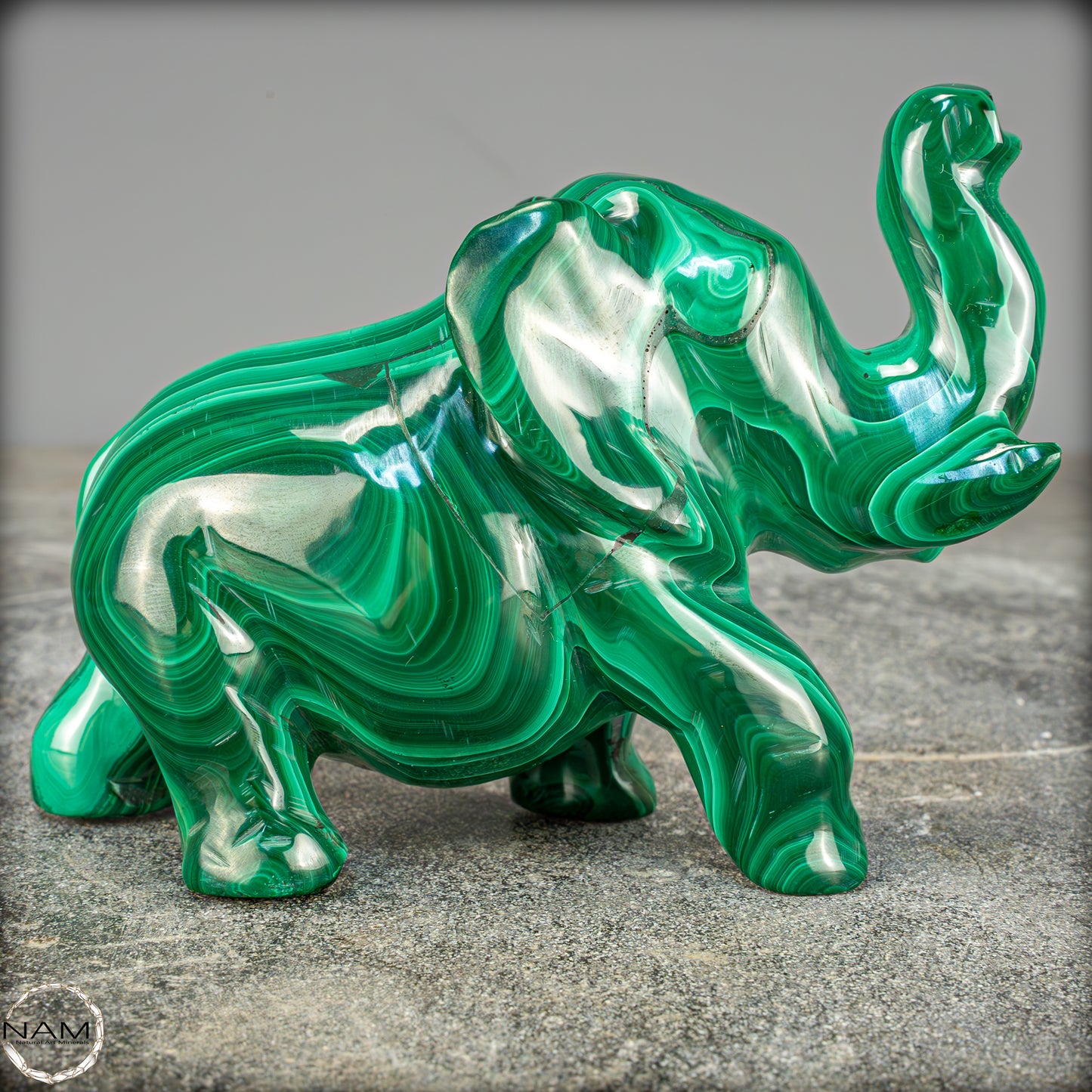 Sehr alte Malachit Skulptur Elefant, Kongo - 692,69g