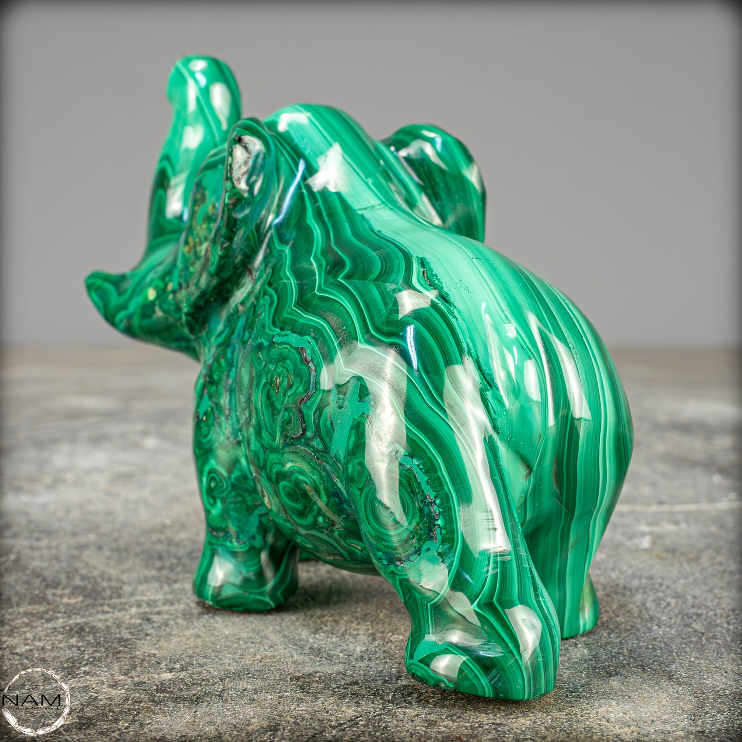 Sehr alte Malachit Skulptur Elefant, Kongo - 692,69g
