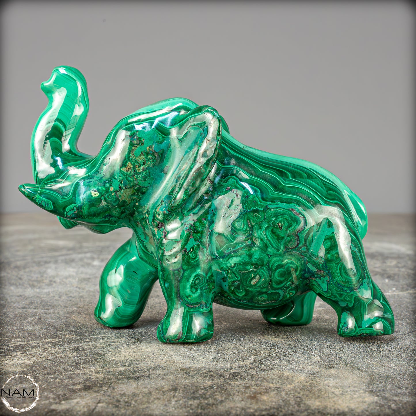 Sehr alte Malachit Skulptur Elefant, Kongo - 692,69g