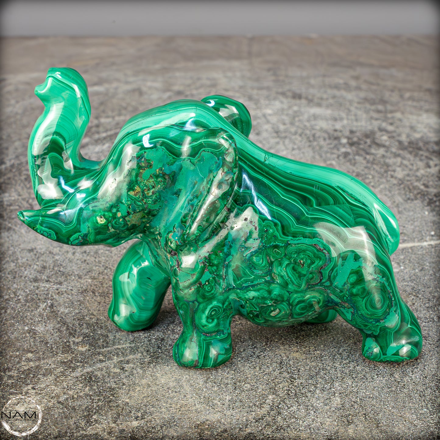 Sehr alte Malachit Skulptur Elefant, Kongo - 692,69g
