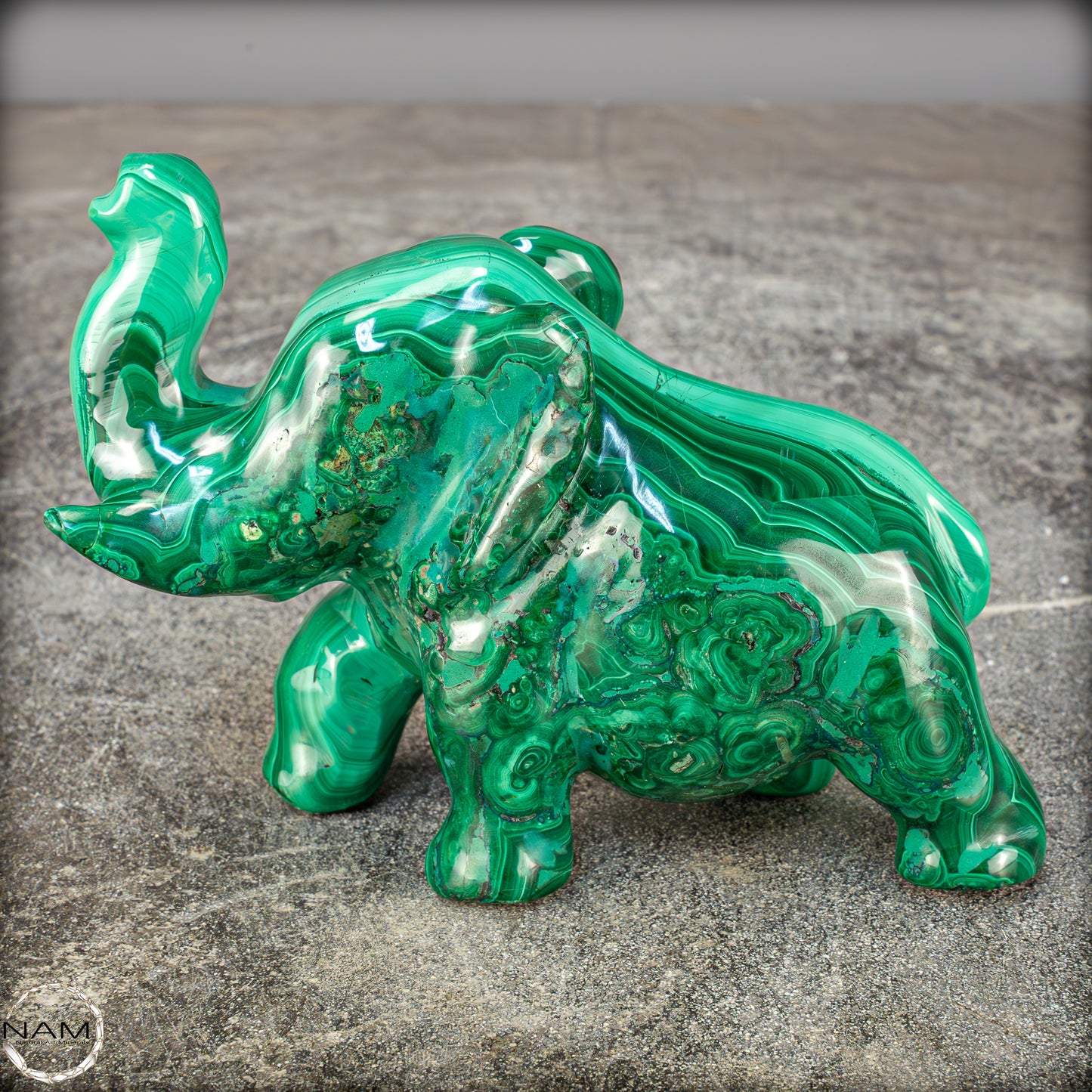 Sehr alte Malachit Skulptur Elefant, Kongo - 692,69g