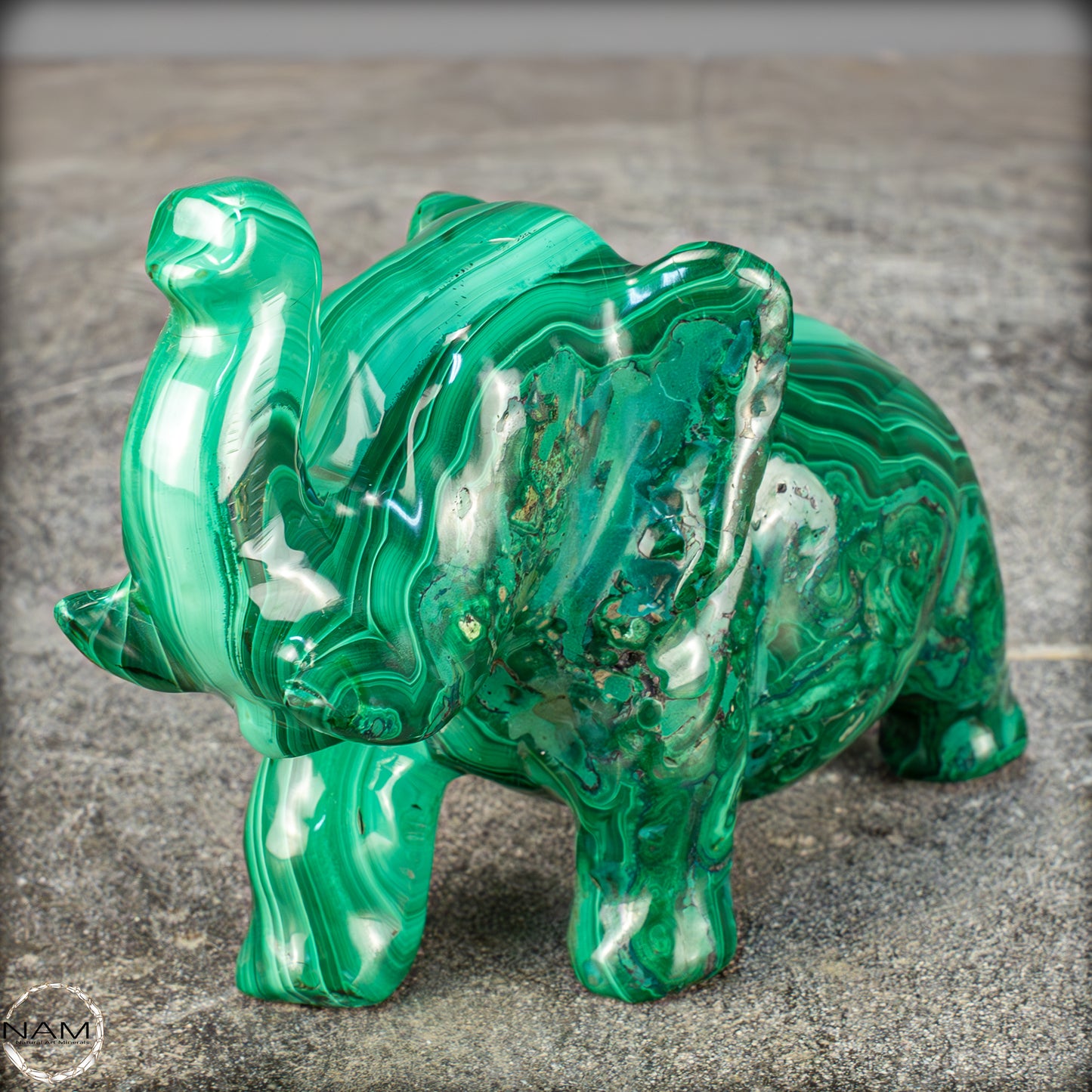 Sehr alte Malachit Skulptur Elefant, Kongo - 692,69g