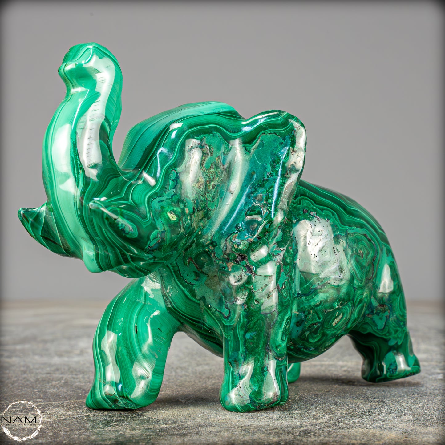 Sehr alte Malachit Skulptur Elefant, Kongo - 692,69g