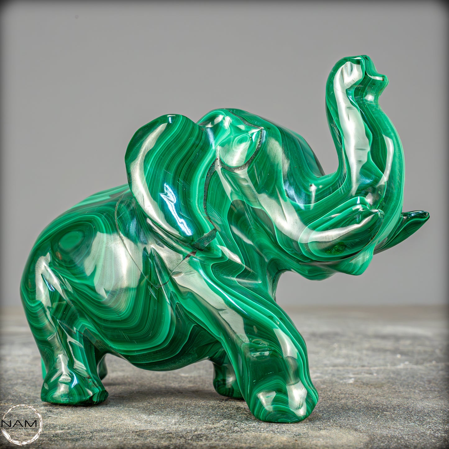 Sehr alte Malachit Skulptur Elefant, Kongo - 692,69g