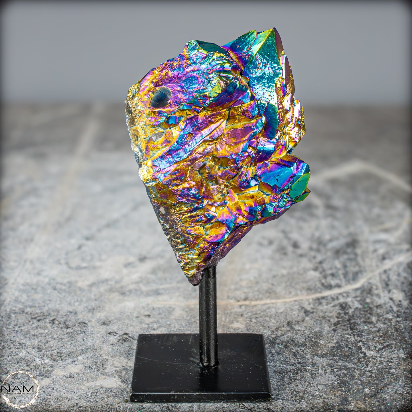 Kristall-Aura-Amethyst auf Ständer – 272,48g