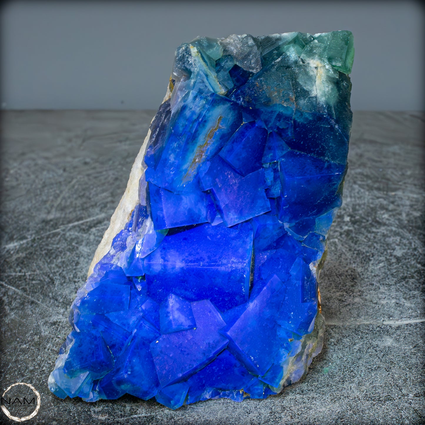 Natürliche Grüner Fluorit Kristalle auf Matrix - 1657,81g