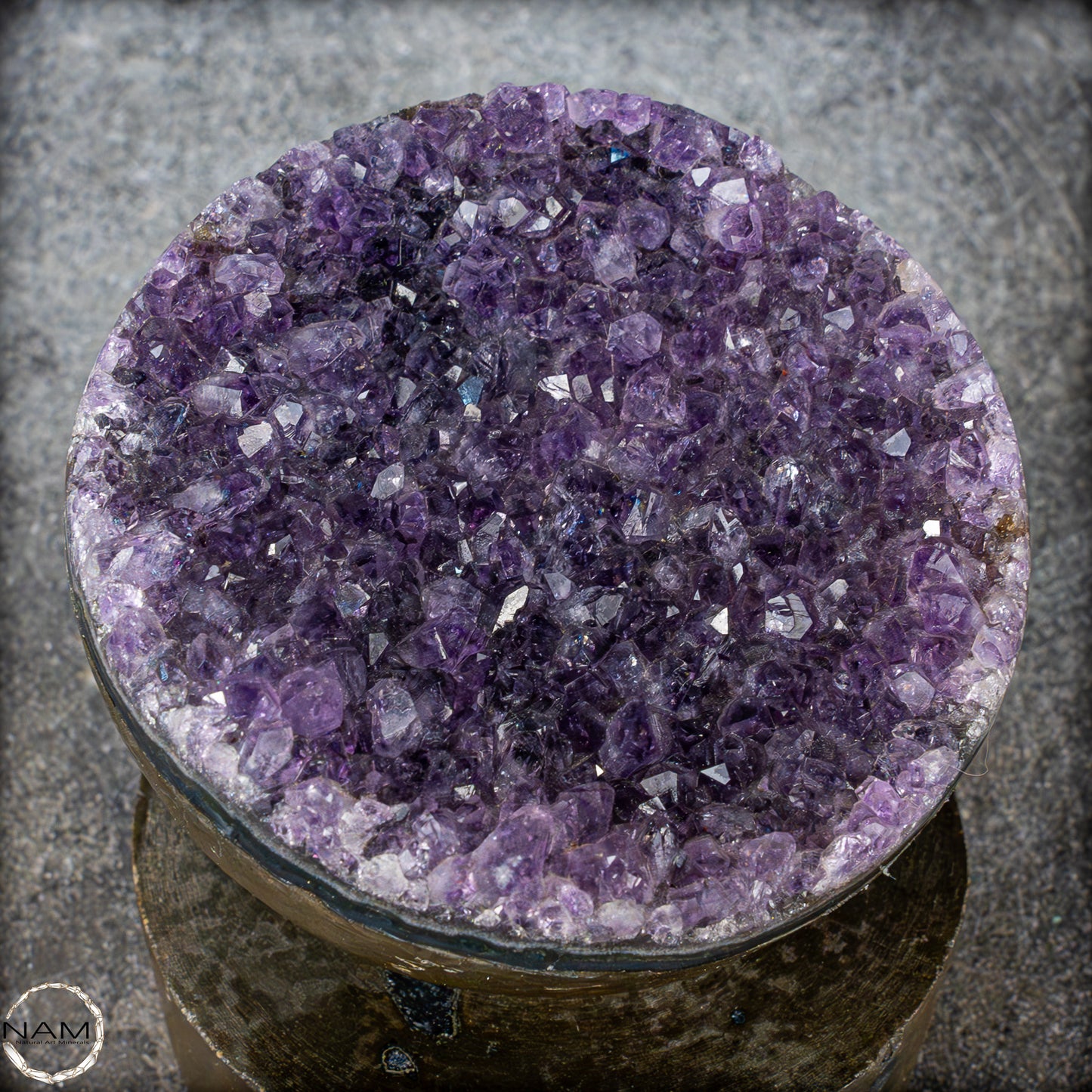 Amethyst-Kristall Druse auf Natürlichem Sockel, Spitzenqualität - 710,61g