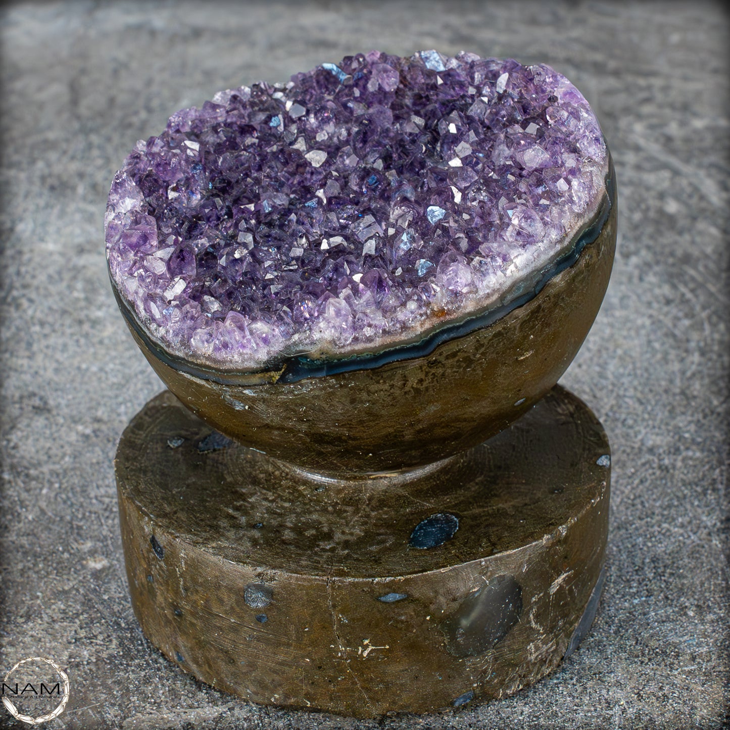Amethyst-Kristall Druse auf Natürlichem Sockel, Spitzenqualität - 710,61g