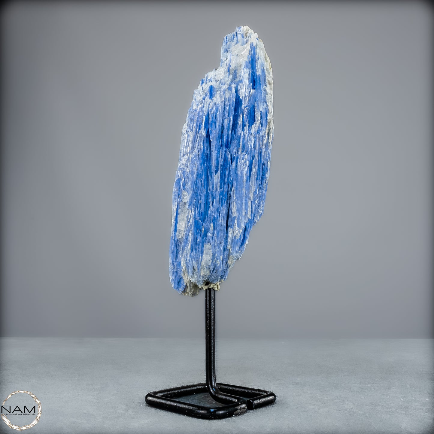 Natürlicher Kyanit-Kristall Cluster auf Ständer aus Brasilien - 487,11g