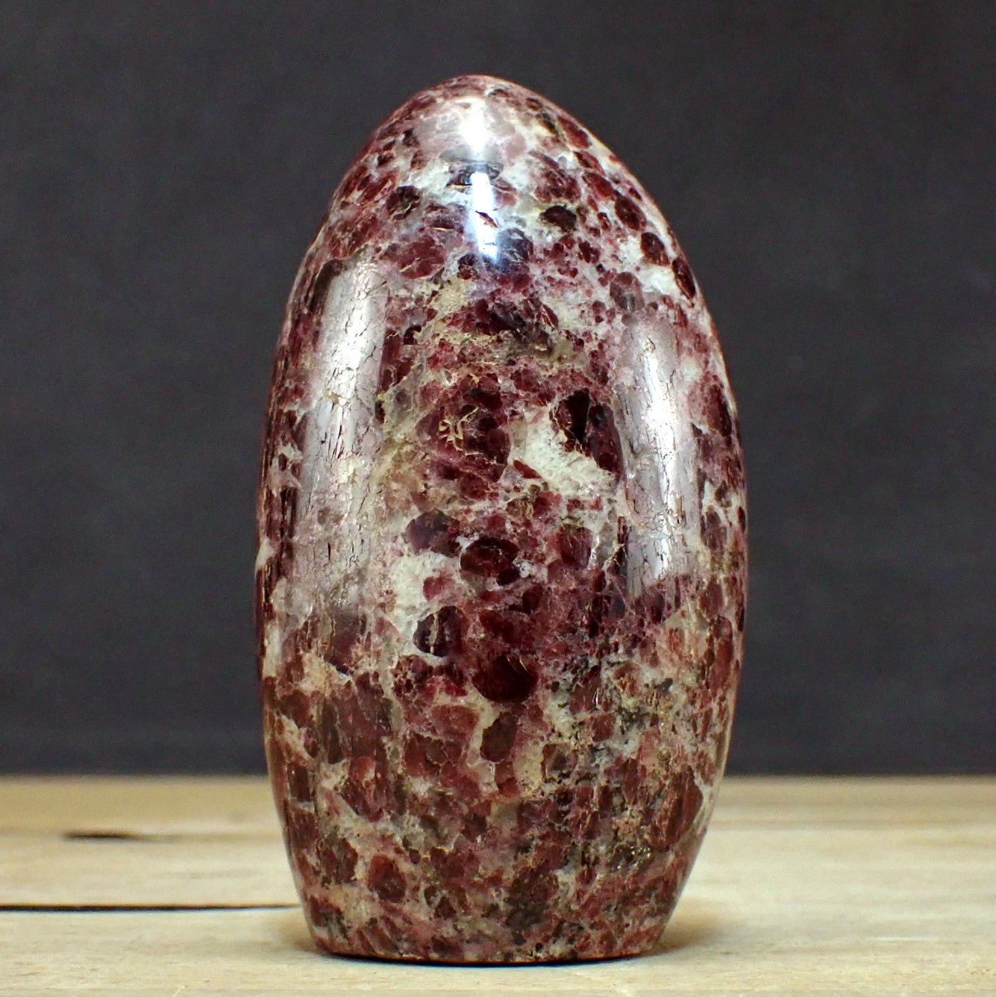 Granat Freiform - 564,49g - 110 x 62 x 47mm