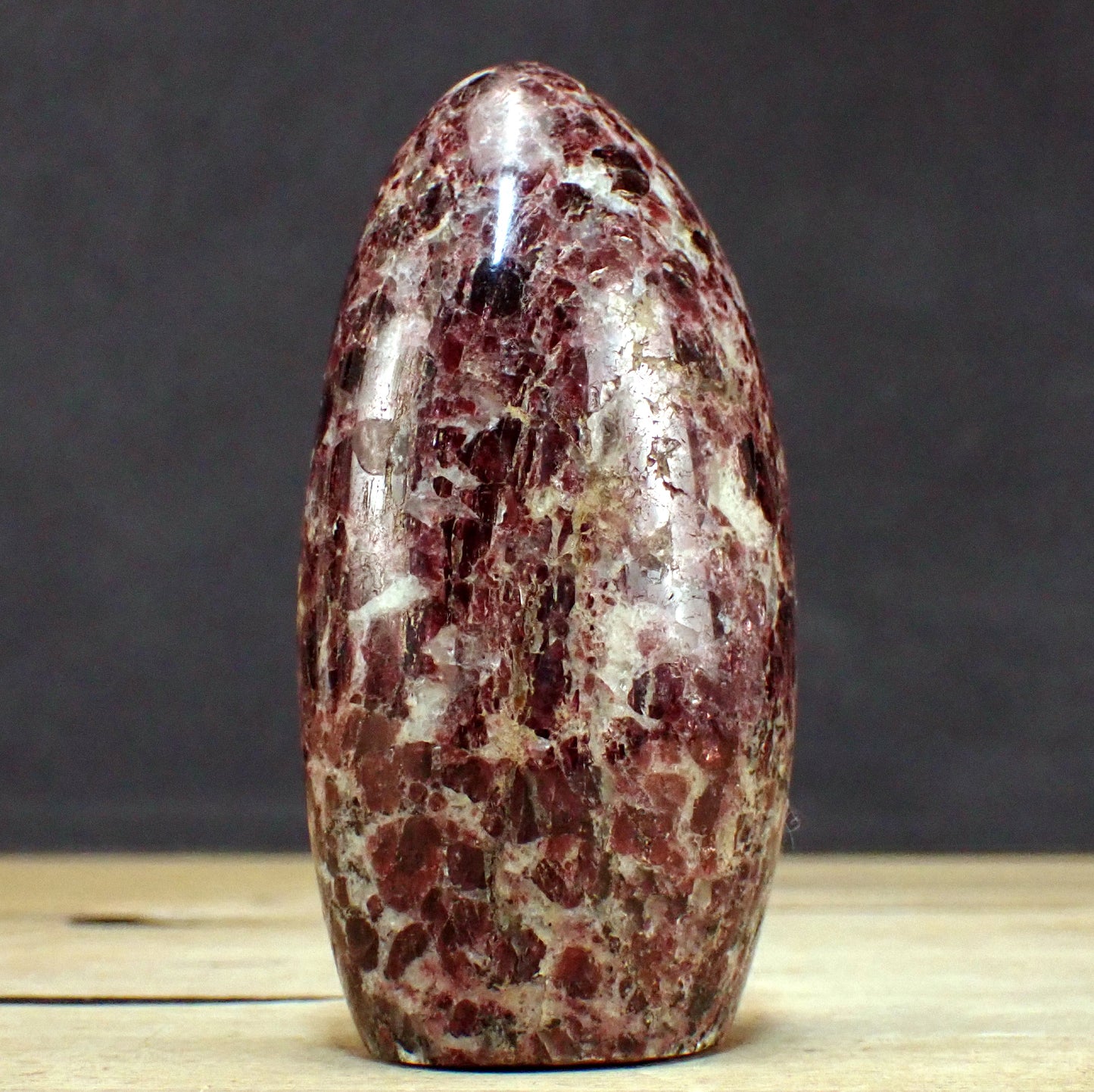 Granat Freiform - 564,49g - 110 x 62 x 47mm