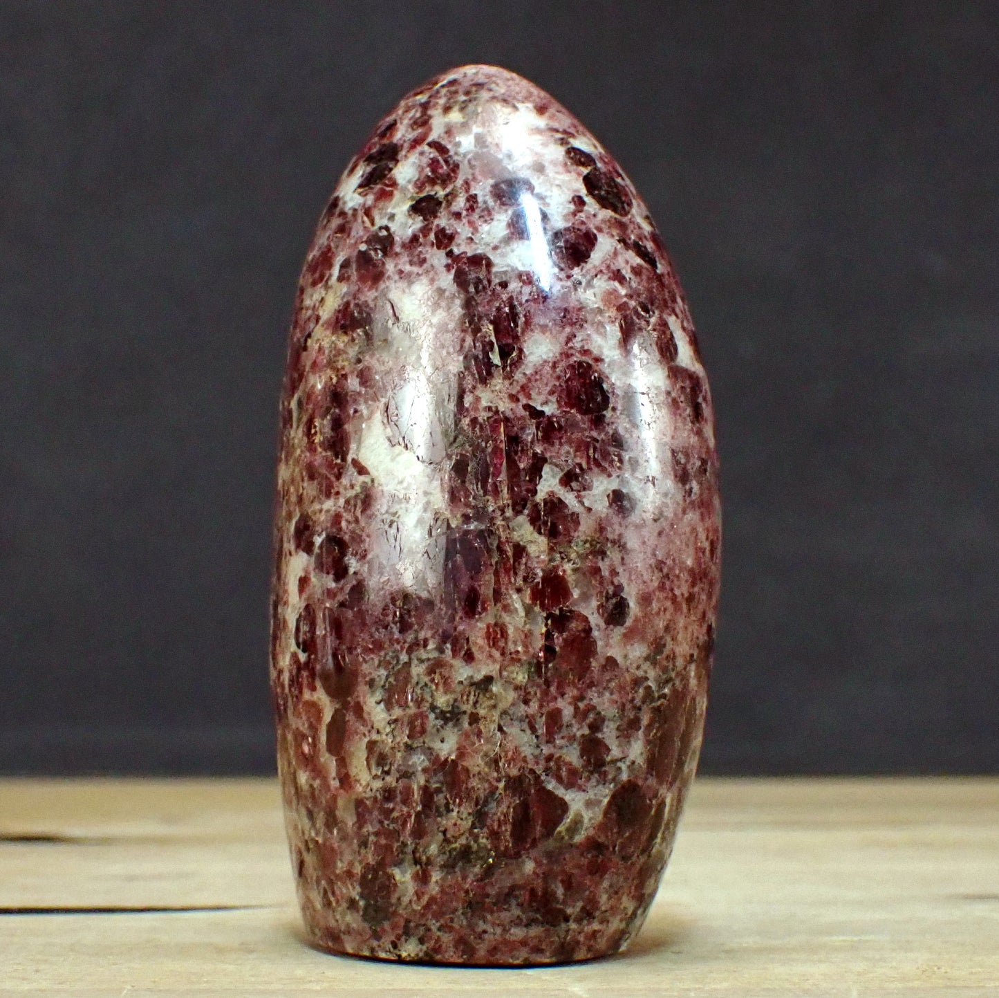Granat Freiform - 564,49g - 110 x 62 x 47mm