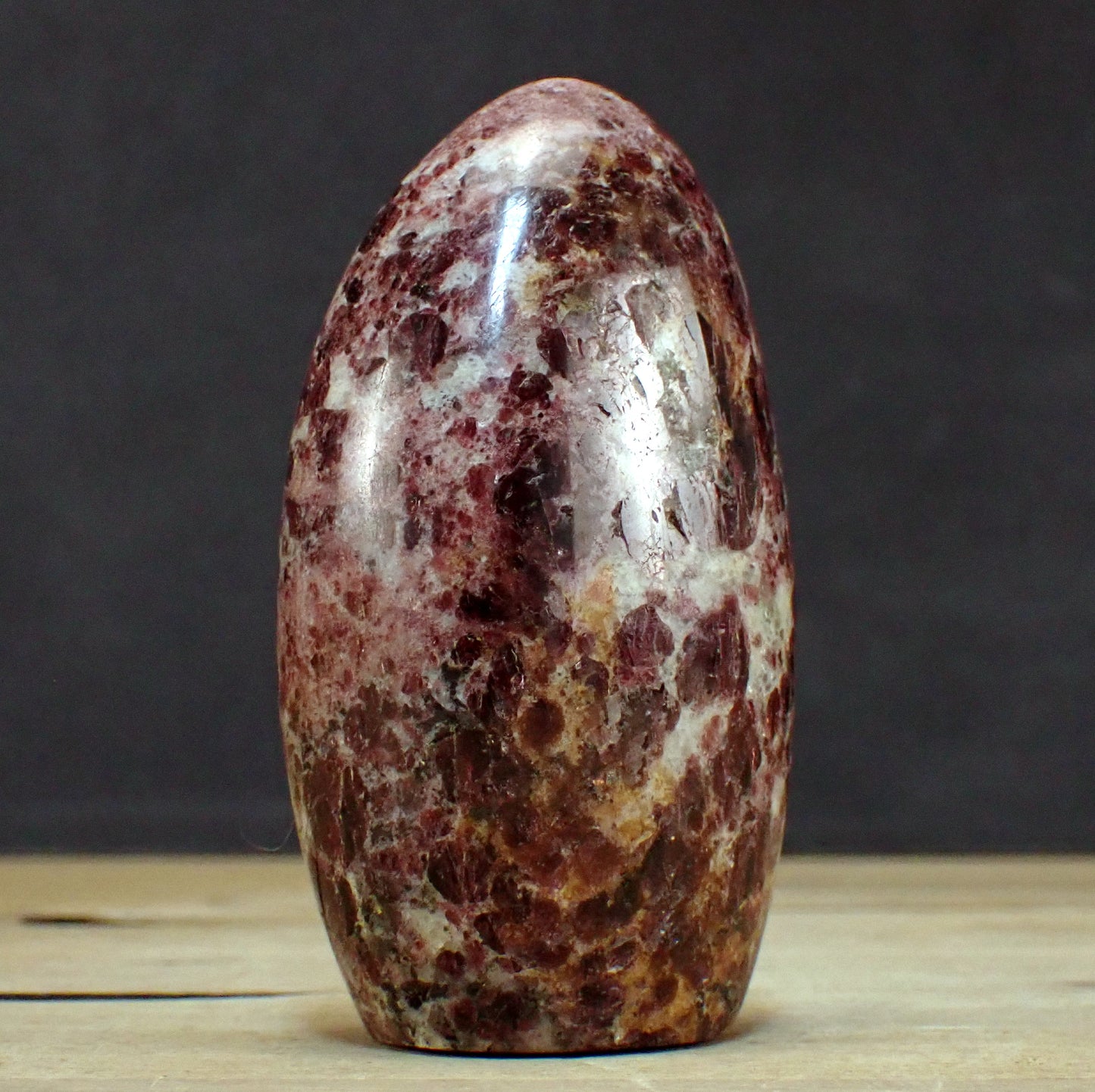 Granat Freiform - 564,49g - 110 x 62 x 47mm