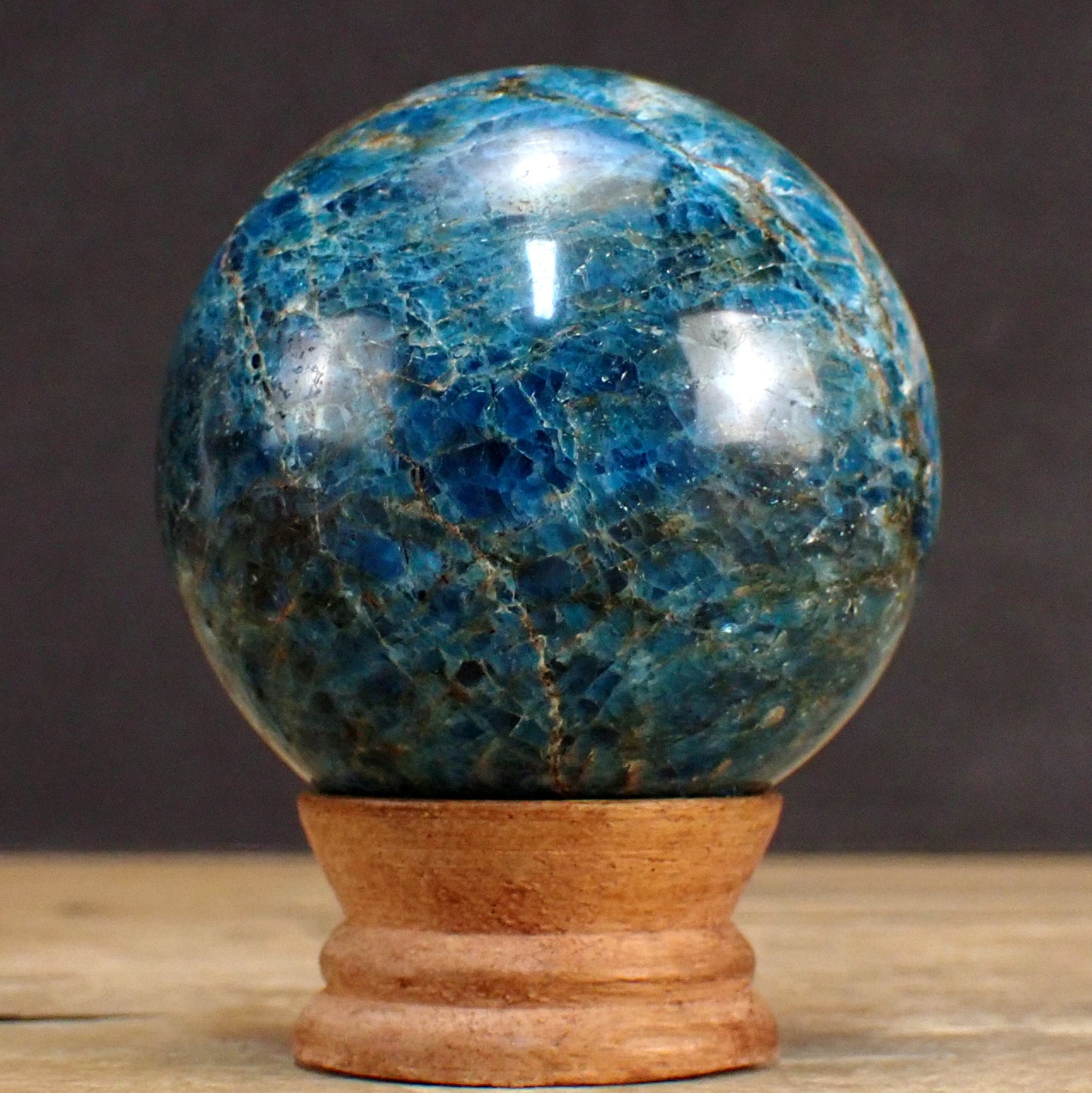 Blaue Apatit Kugel - 584,49g - 69mm