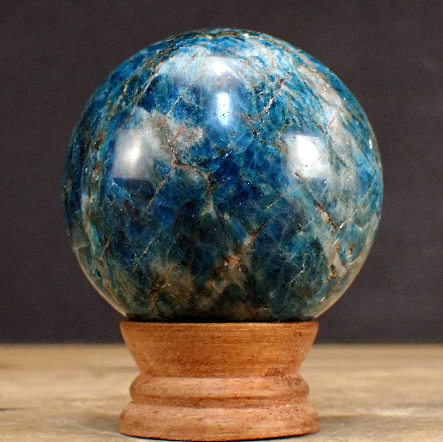 Blaue Apatit Kugel - 584,49g - 69mm