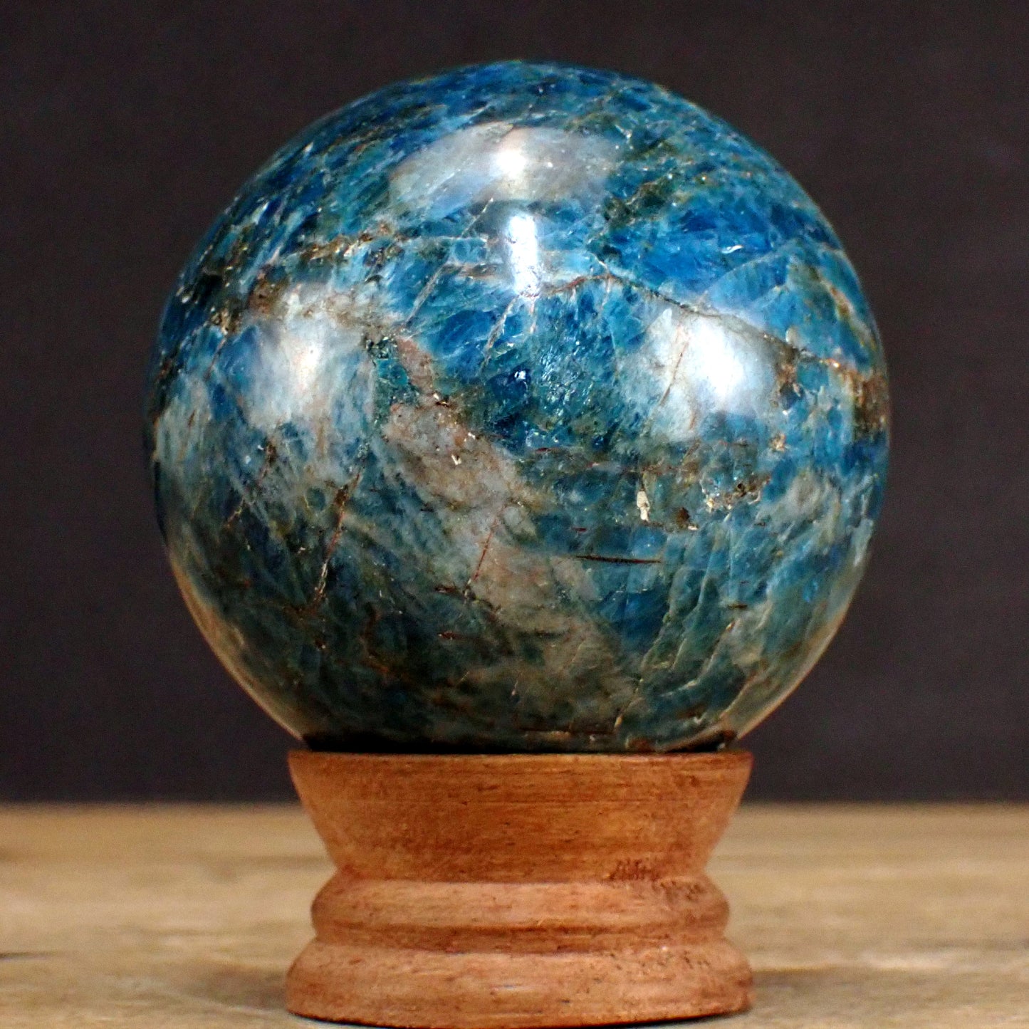 Blaue Apatit Kugel - 584,49g - 69mm