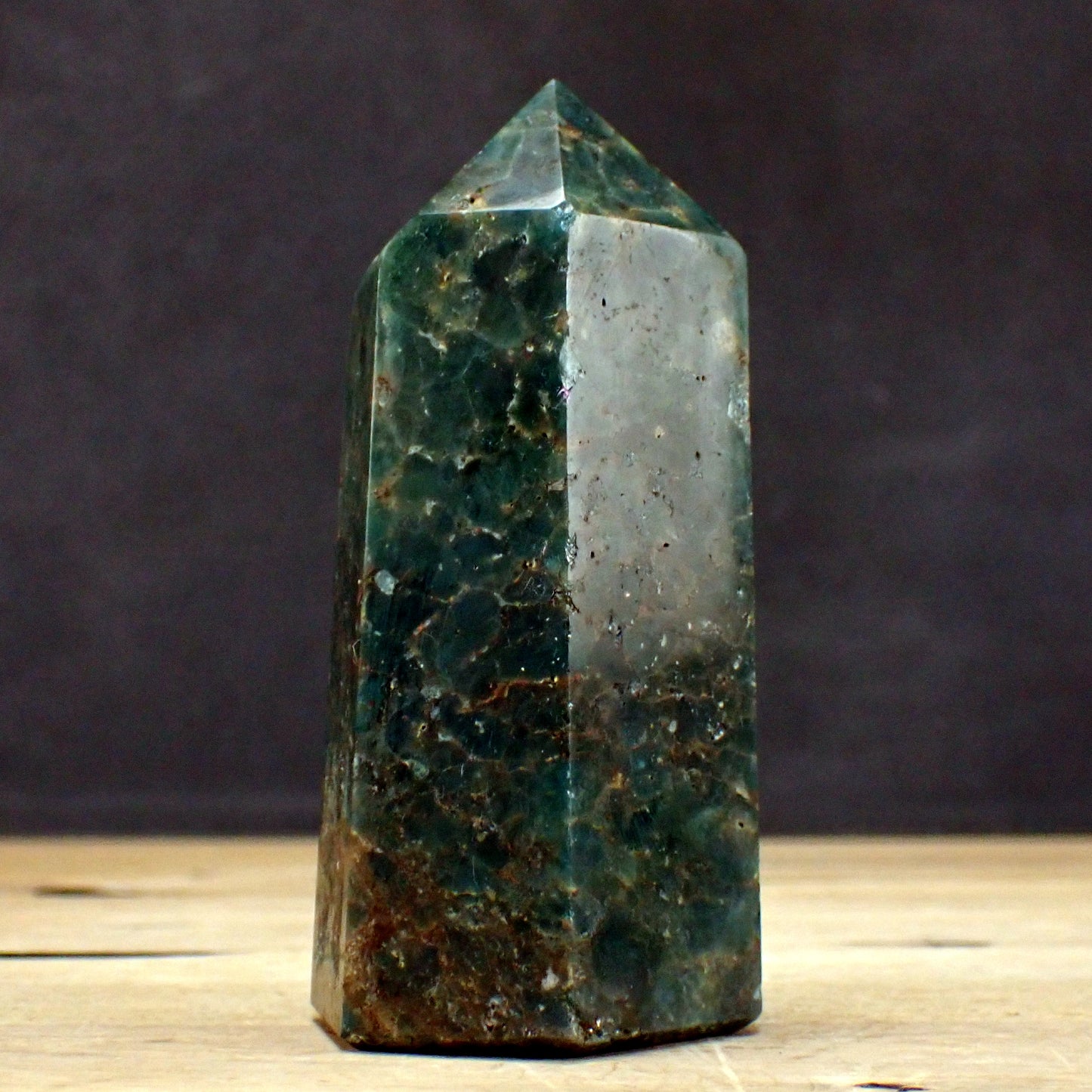 Blauer Apatit Obelisk - 511,19g - 115 x 55 x 50mm