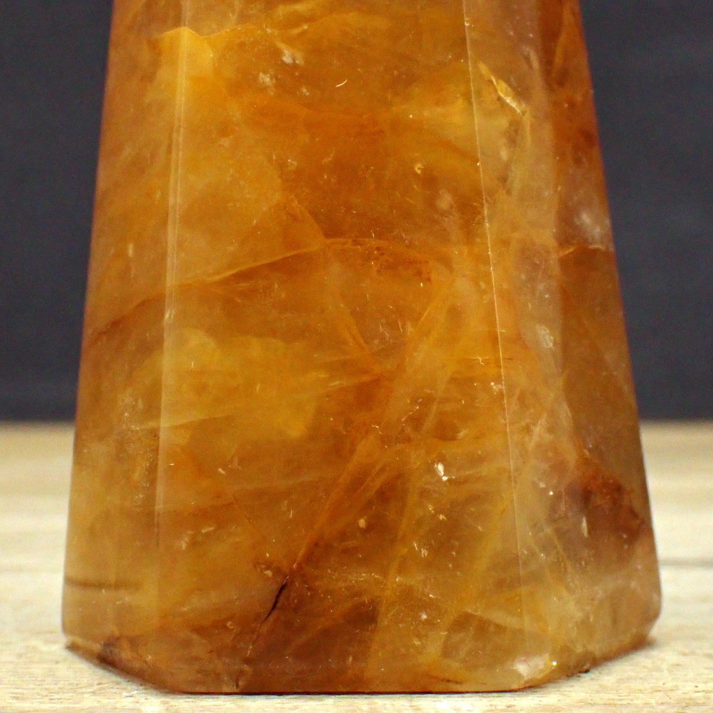 Golden Healer Quarz Obelisk - 540,45g - 151 x 63 x 52mm