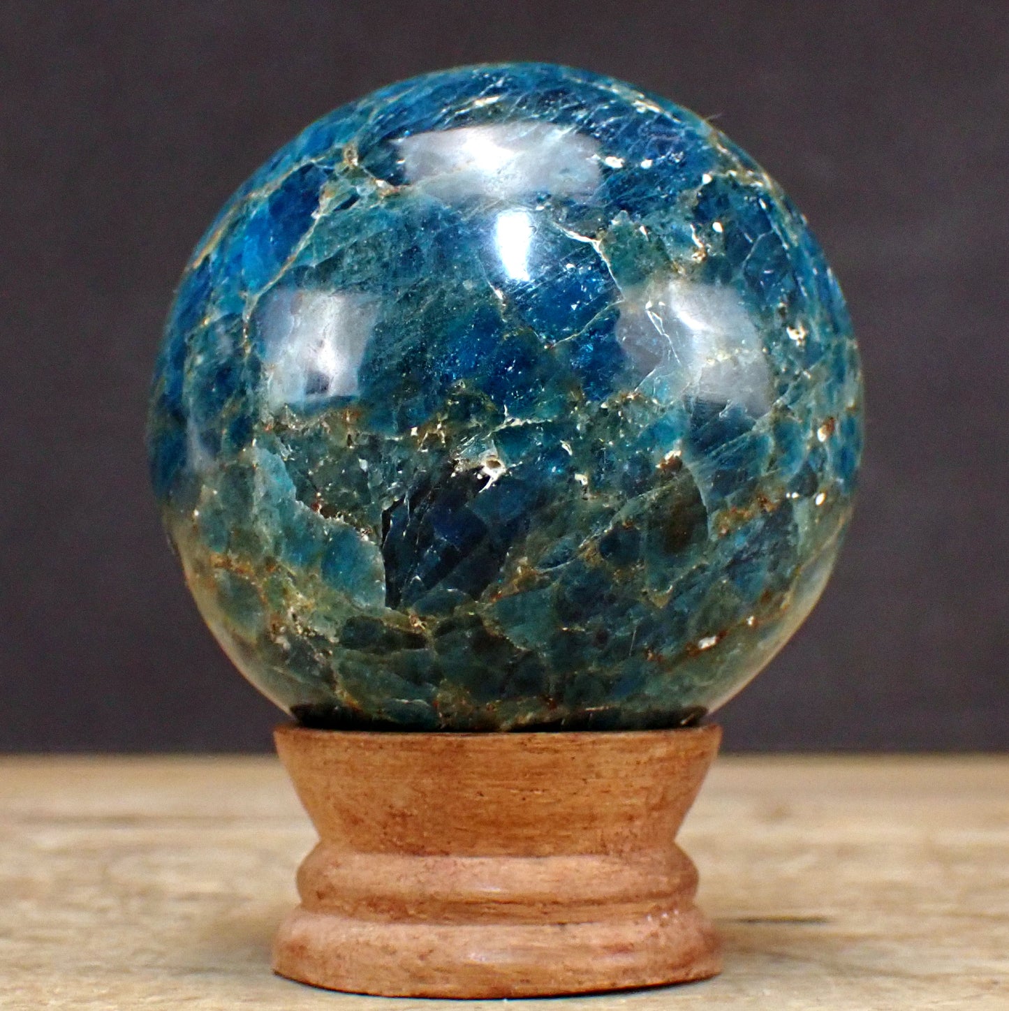 Blaue Apatit Kugel - 562,29g - 69mm