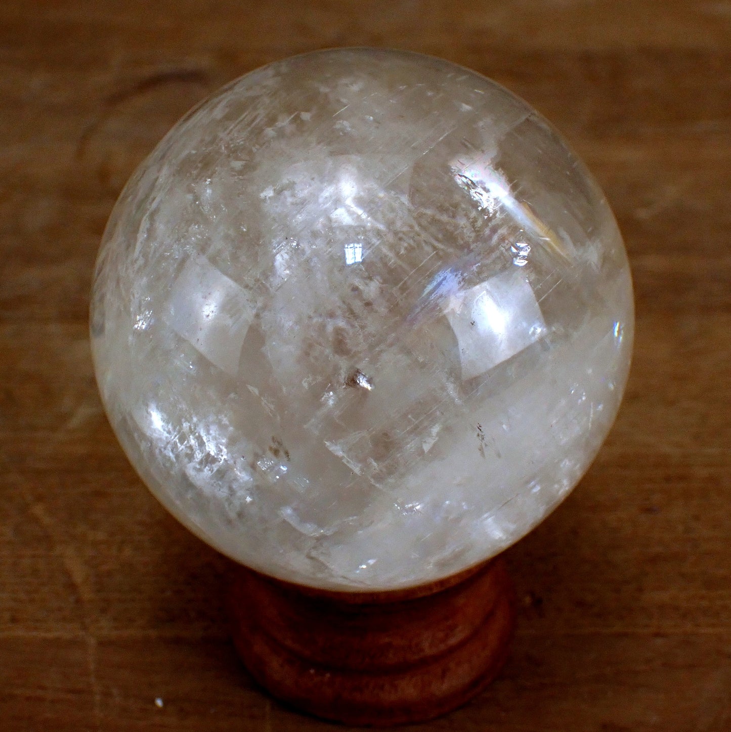 Klarer Calzit Kugel mit Katzenaugen-Effekt - 471,28g - 69mm