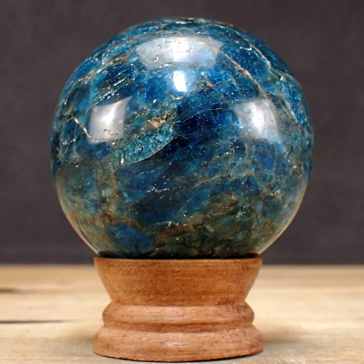 Blaue Apatit Kugel - 530,75g - 69mm