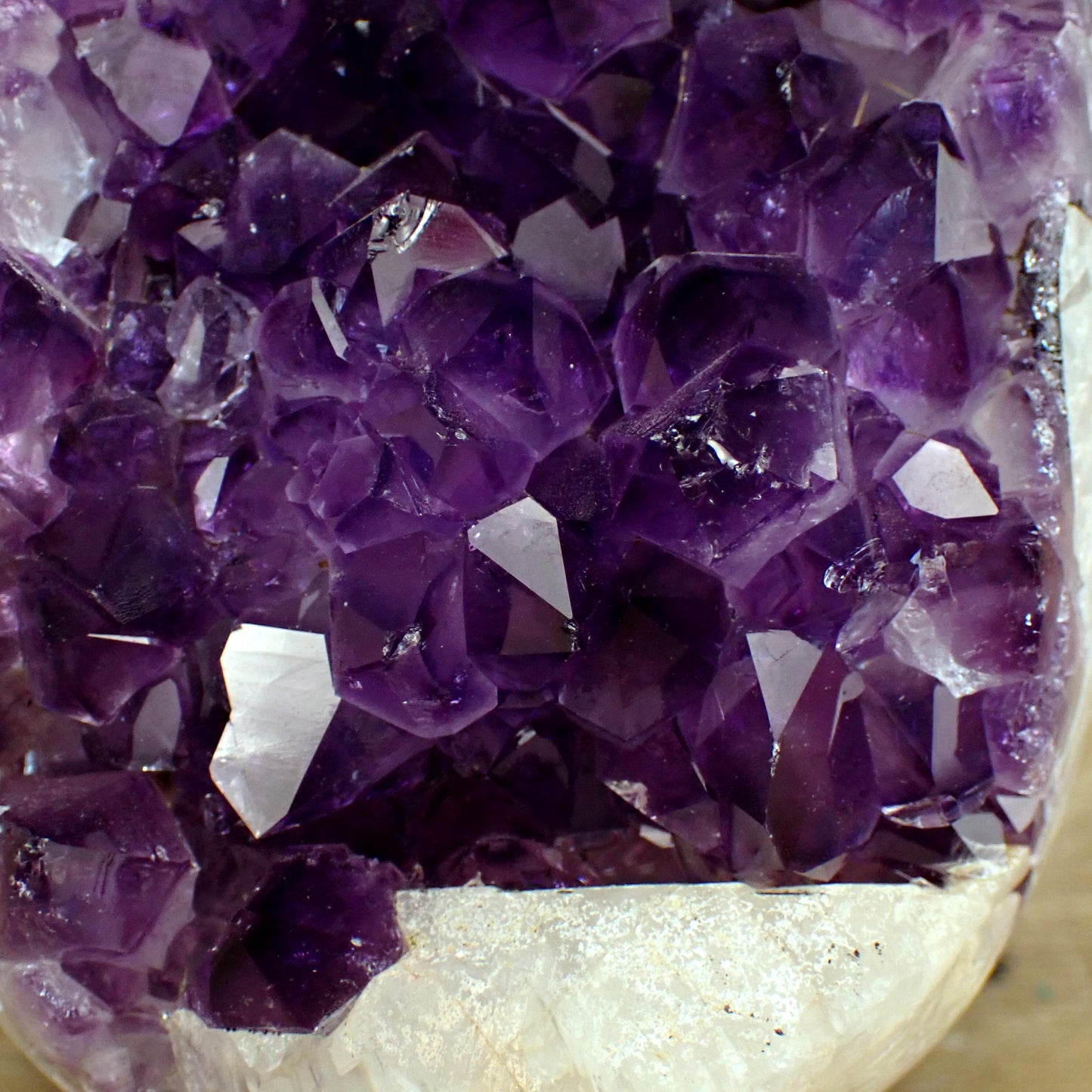 Amethyst Ei Druse – 2208,71g – 160 x 120 x 102mm