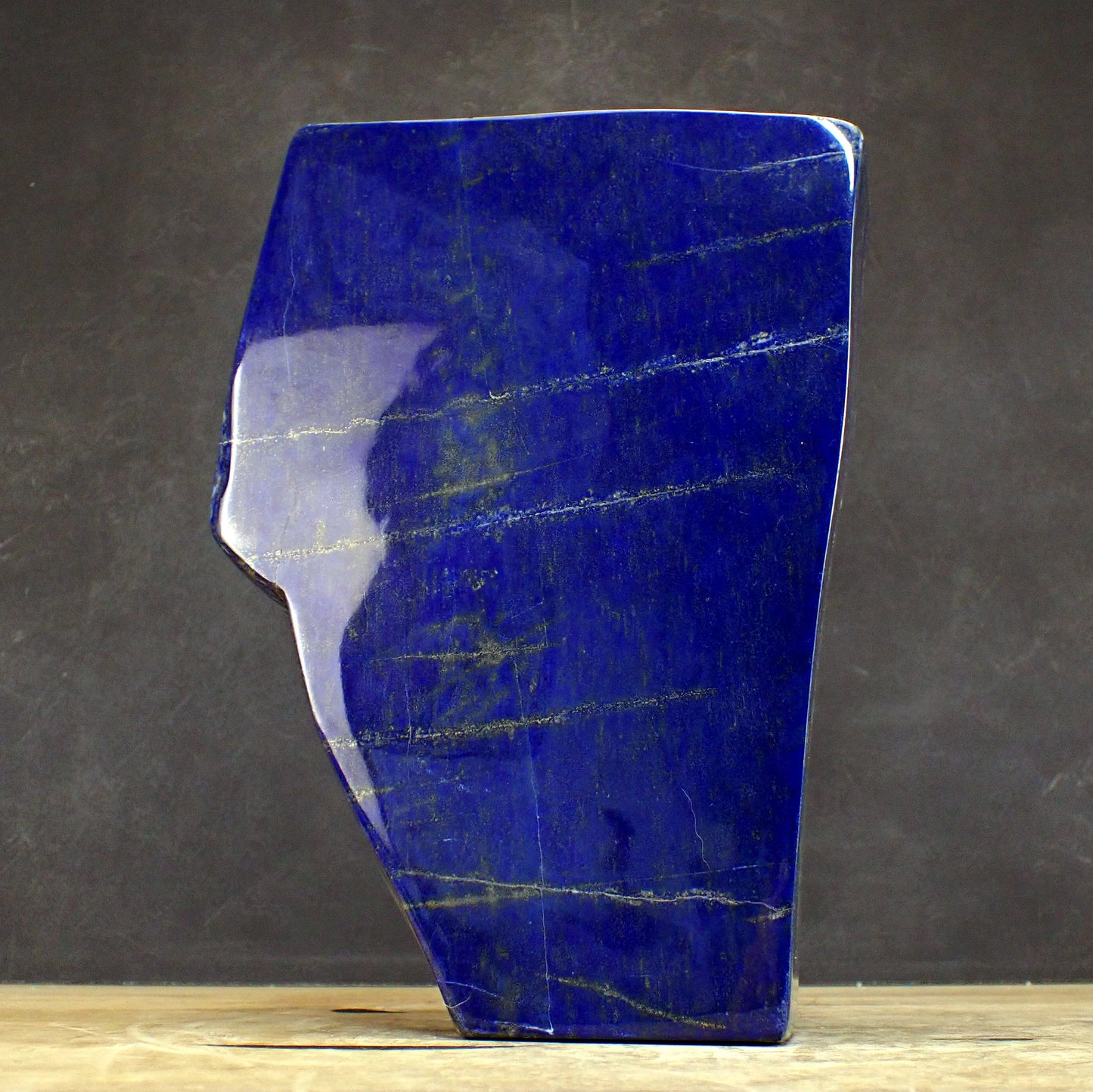 Königsblaue Lapislazuli-Freiform - 4366,65g - 253x181x41mm