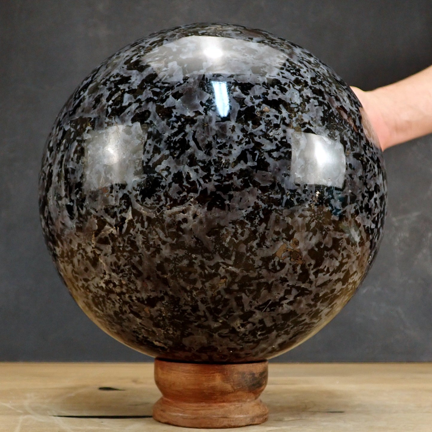 Sehr Große Merlinit (Gabbro) Kugel - 17647,66g - 235mm