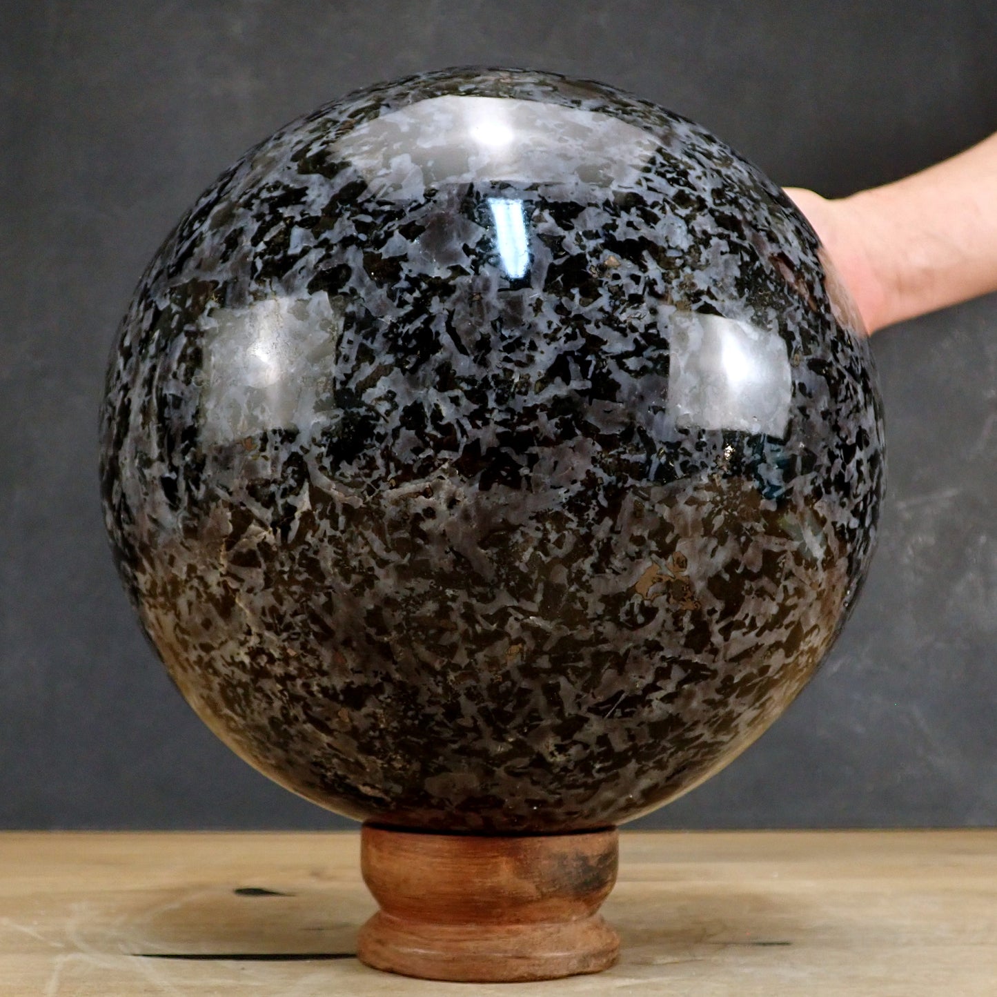 Sehr Große Merlinit (Gabbro) Kugel - 17647,66g - 235mm