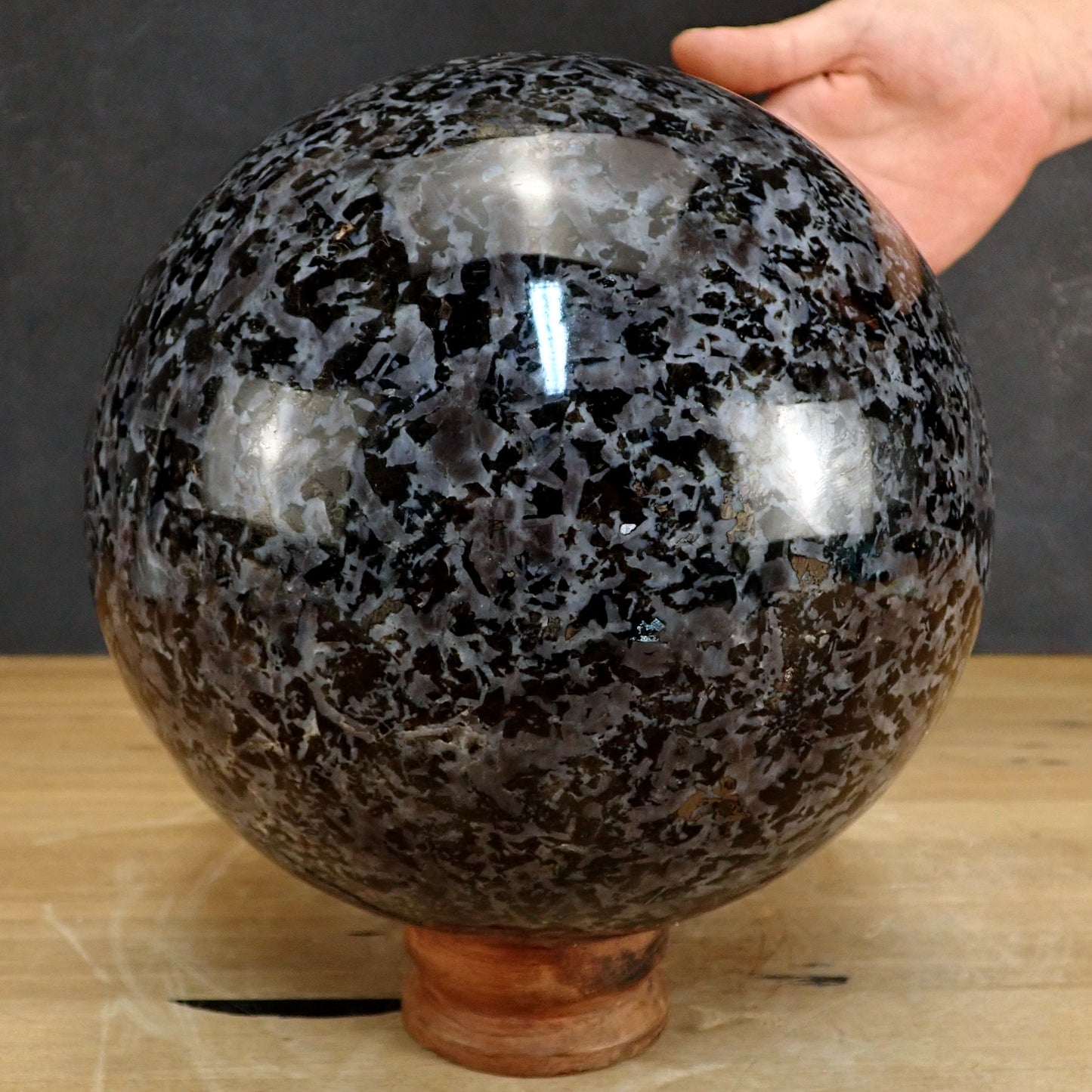 Sehr Große Merlinit (Gabbro) Kugel - 17647,66g - 235mm