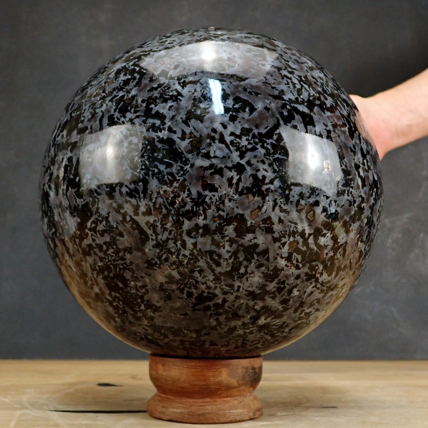 Sehr Große Merlinit (Gabbro) Kugel - 17647,66g - 235mm