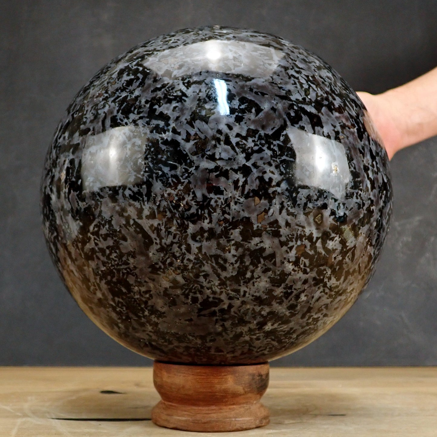 Sehr Große Merlinit (Gabbro) Kugel - 17647,66g - 235mm