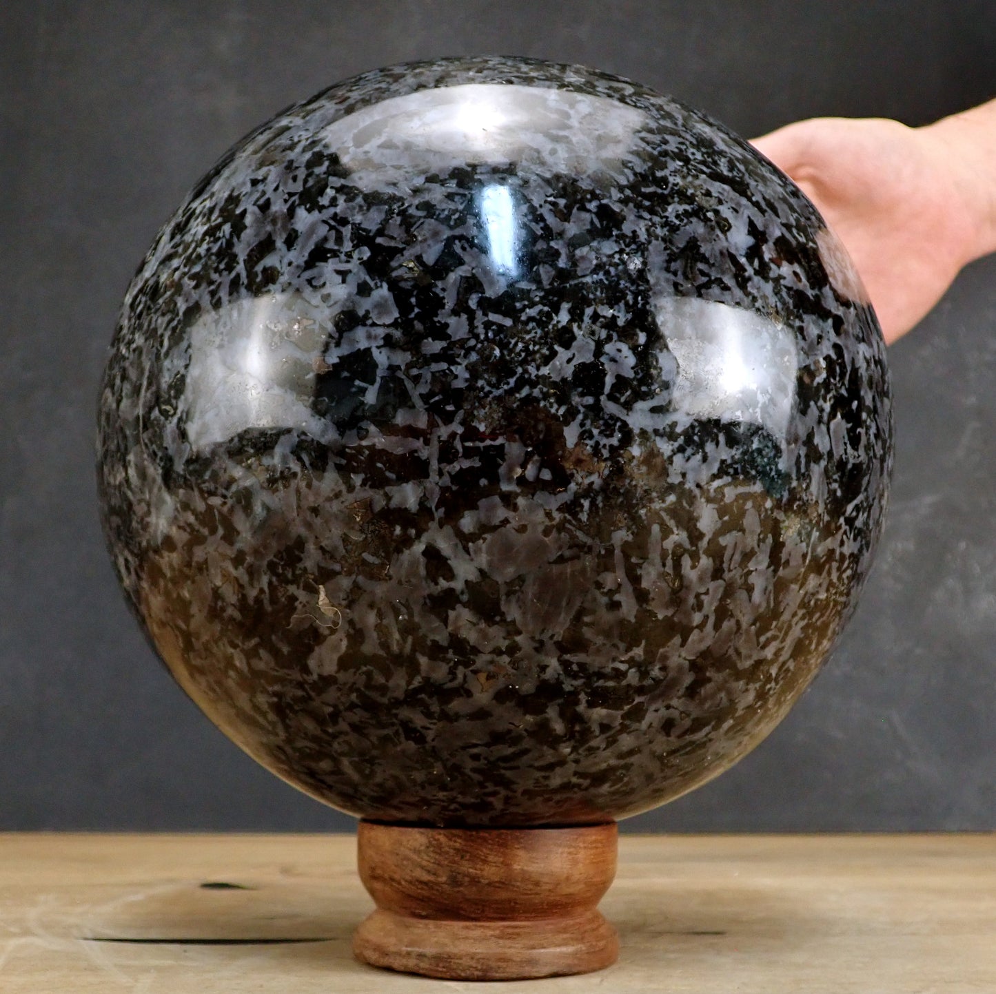 Sehr Große Merlinit (Gabbro) Kugel - 17647,66g - 235mm