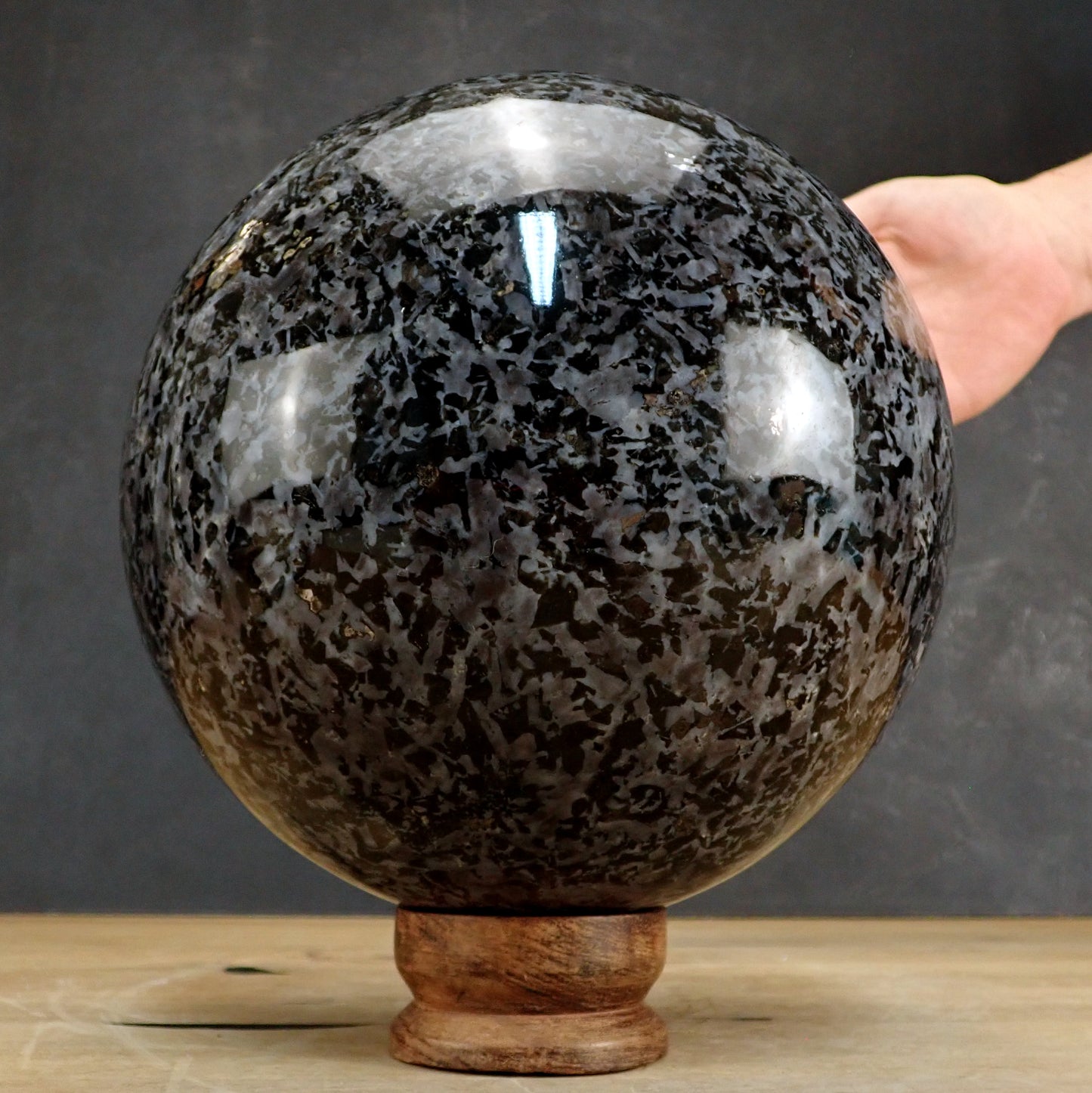 Sehr Große Merlinit (Gabbro) Kugel - 17647,66g - 235mm