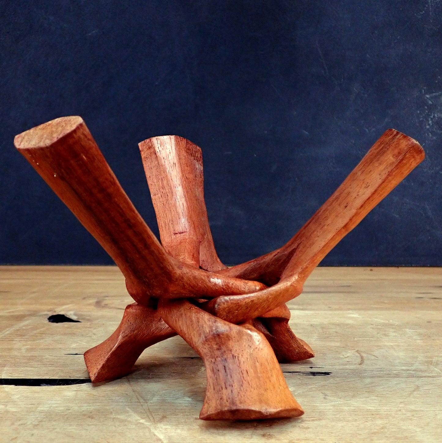 Dekorativer Großer Handgearbeiteter Holz-Ständer für Kristalle, Kugeln und Eier