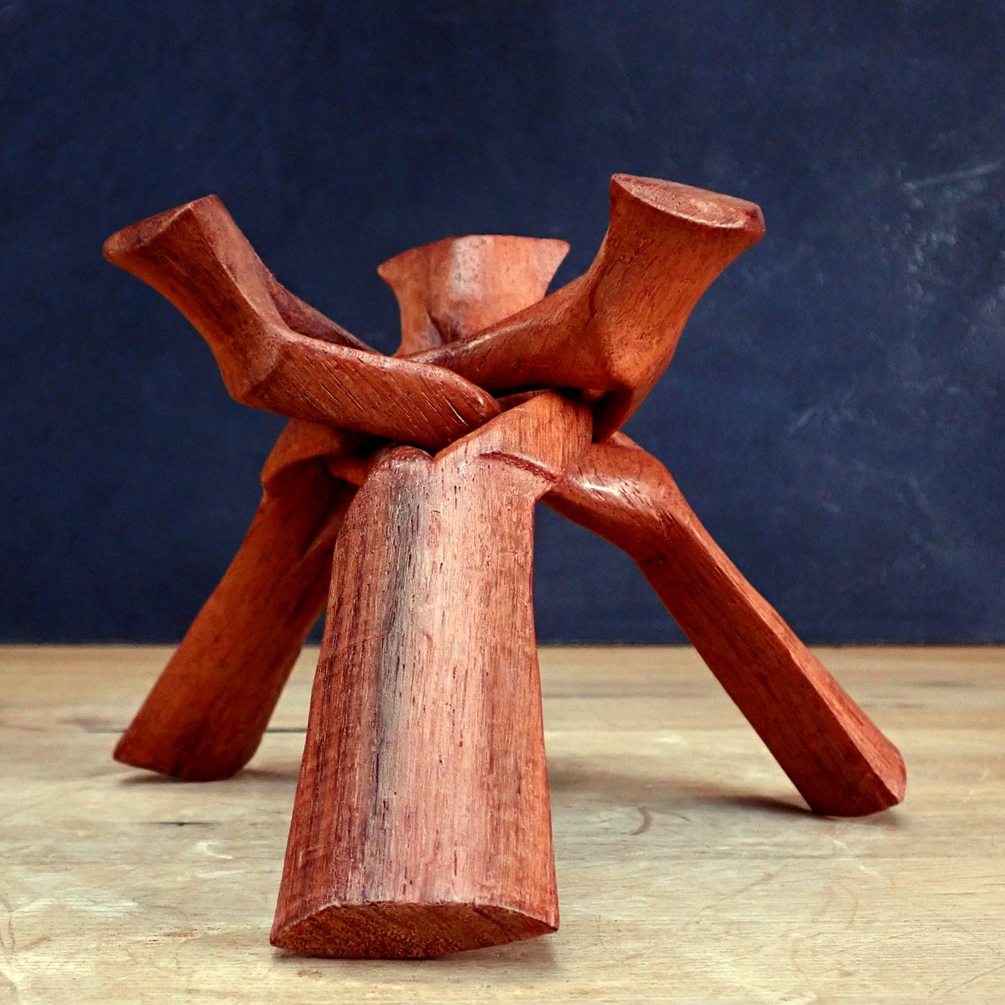 Dekorativer Großer Handgearbeiteter Holz-Ständer für Kristalle, Kugeln und Eier